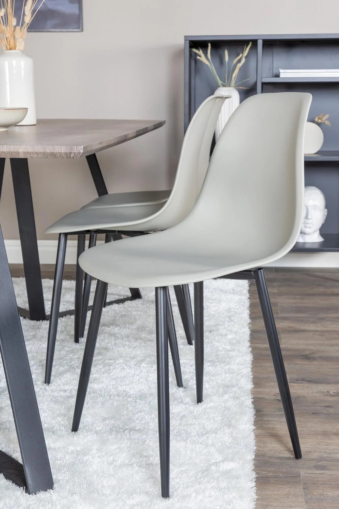 Elegantes Esszimmerset mit 180 cm Tisch und 6 Stühlen, modernes Design, hochwertige Materialien, ideal für stilvolle Räume.