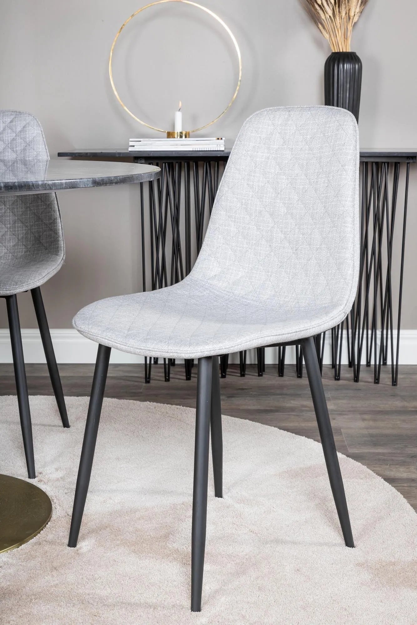 Estelle Esszimmerset: Modernes Design für stilvolle Essbereiche.
