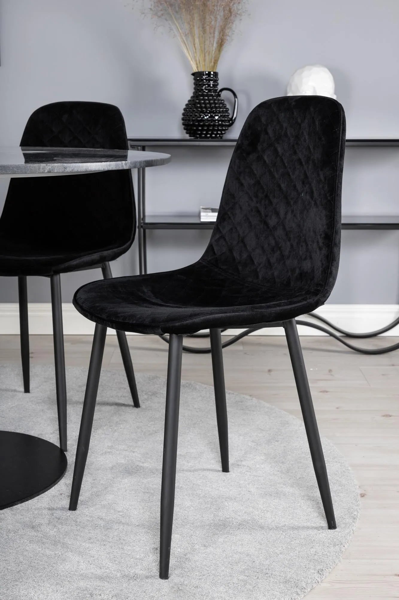Elegantes Estelle Esszimmerset: Modernes Design für Ihr Zuhause.