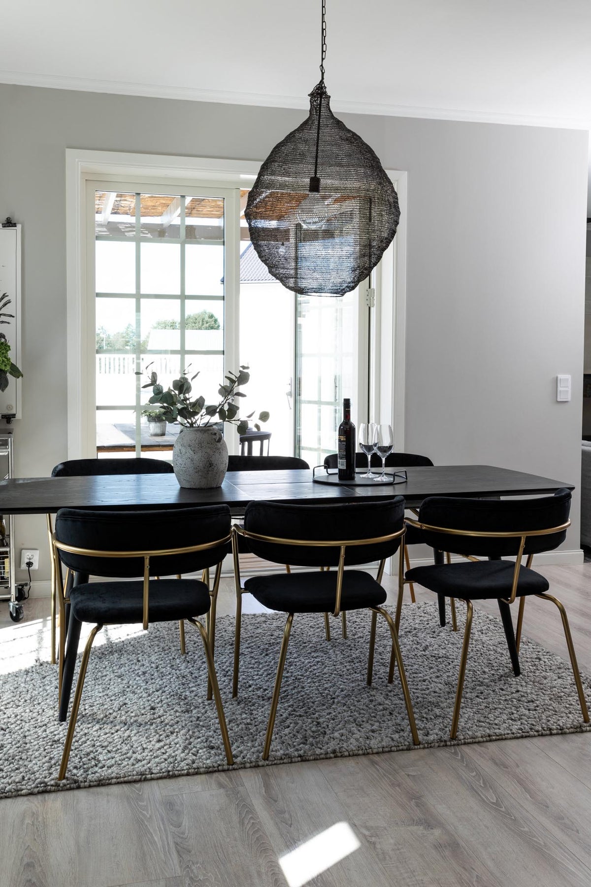 Gold Esszimmerset ausziehbar + Arrow 180cm/6St. in Schwarz / Gold präsentiert im Onlineshop von KAQTU Design AG. Esszimmerset ist von Venture Home