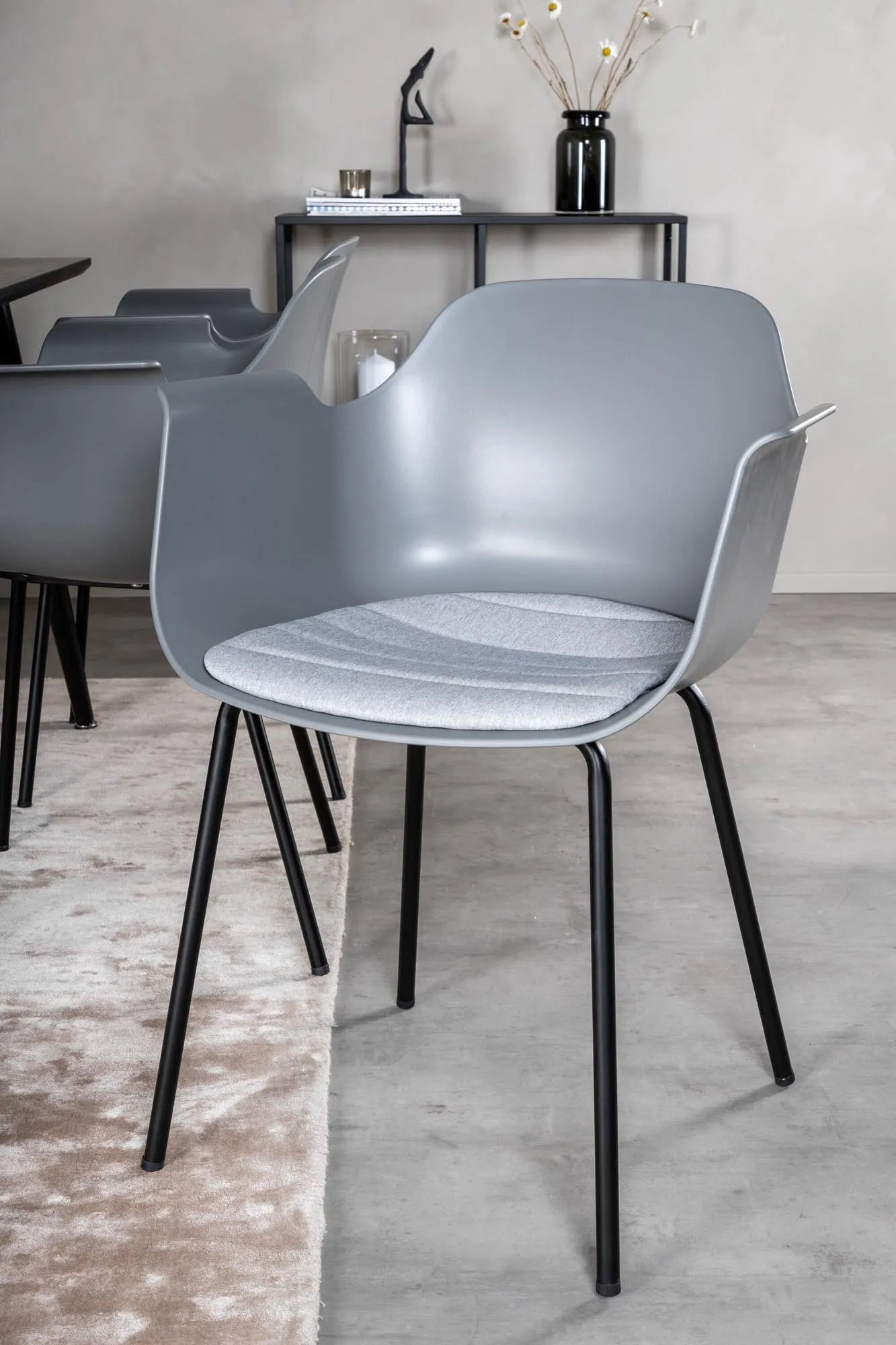 Elegantes Dipp Esszimmerset: Perfekte Harmonie aus Komfort und Design.