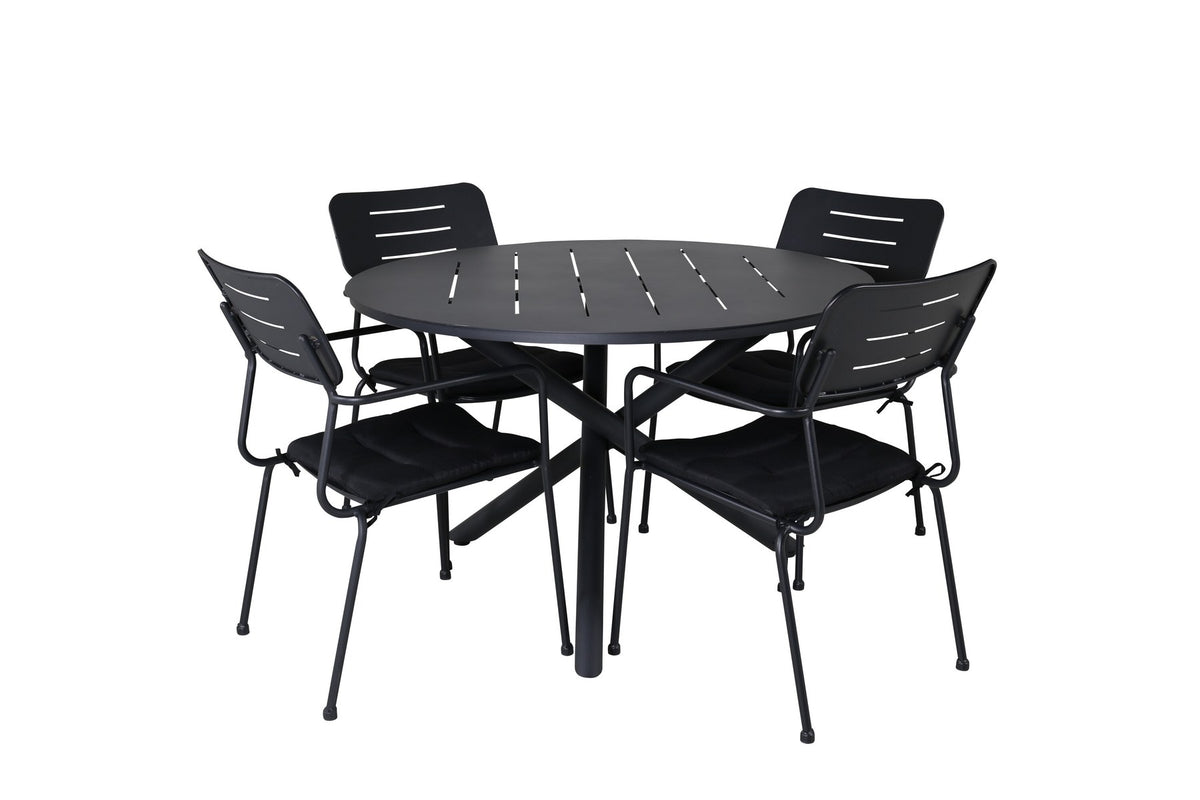 Zwei schwarze Aluminium-Stühle mit Armlehnen und Polyesterbezug neben rundem schwarzem Aluminium-Esstisch mit 120 cm Durchmesser im Freien.