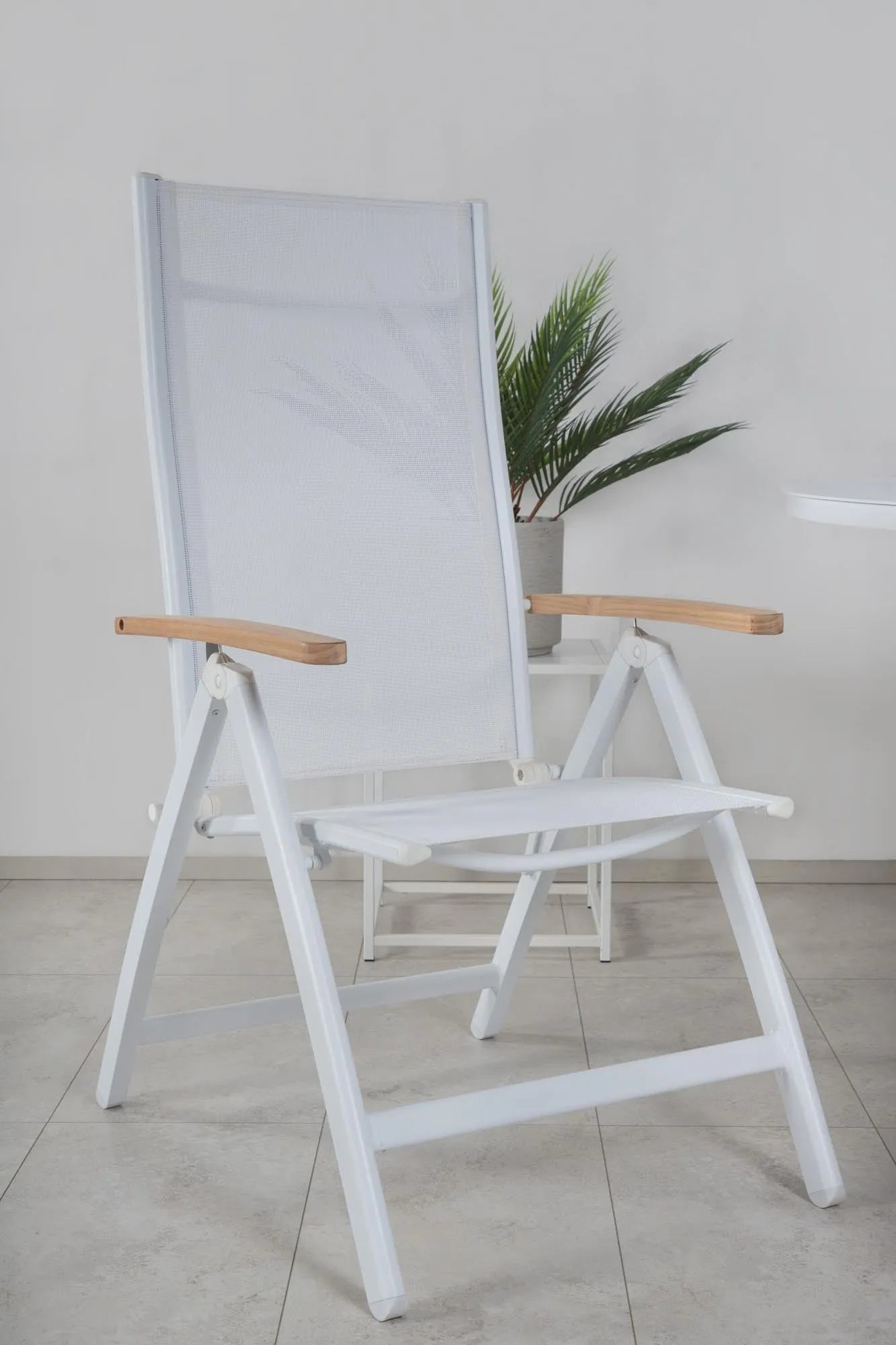 Stilvolles Alma Set: Perfekte Ergänzung für Ihren Außenbereich.