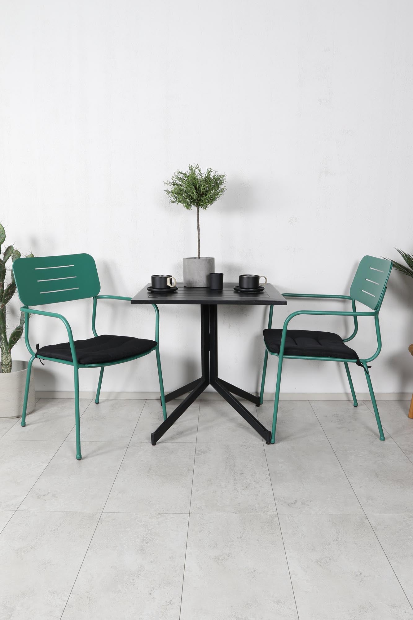 Way Outdoor-Tischset + Nicke 70cm/2St. in Grün präsentiert im Onlineshop von KAQTU Design AG. Gartentischset ist von Venture Home