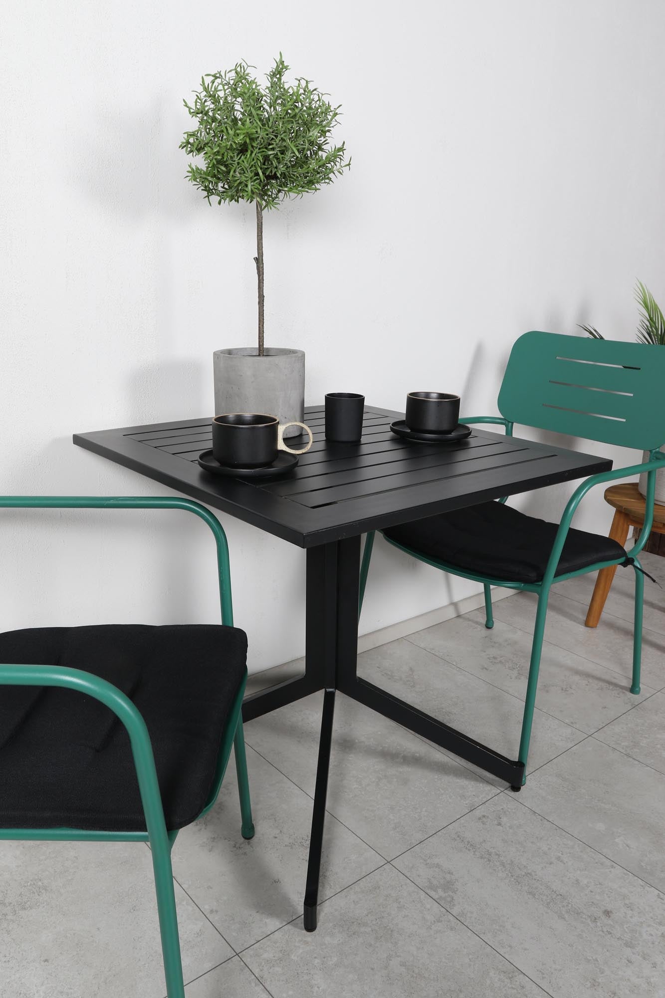 Way Outdoor-Tischset + Nicke 70cm/2St. in Grün präsentiert im Onlineshop von KAQTU Design AG. Gartentischset ist von Venture Home