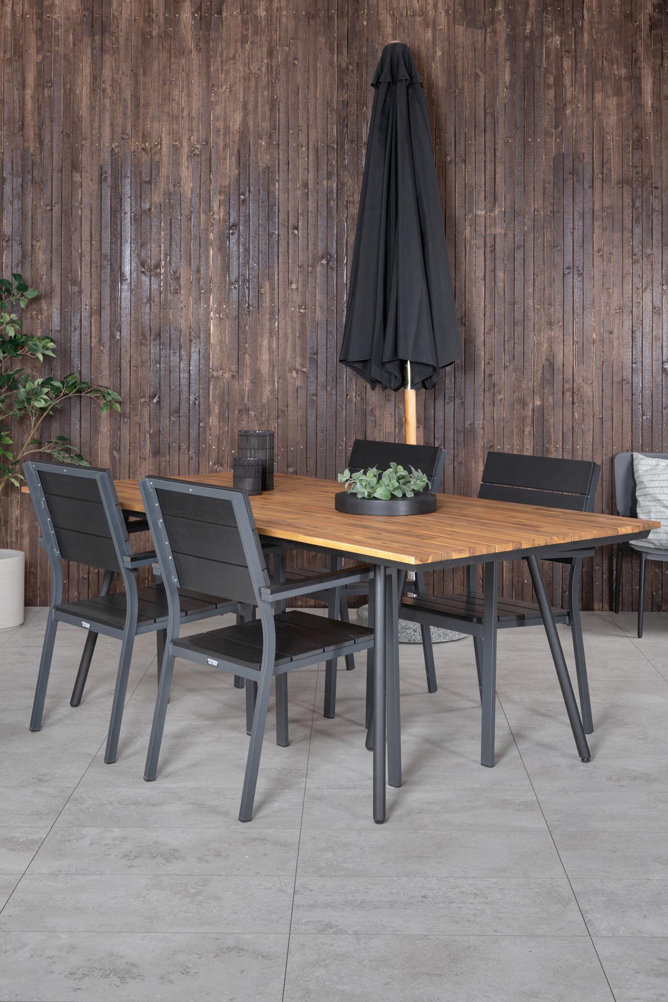 Chan Outdoor-Tischset + Levels 200cm/4St. in Schwarz präsentiert im Onlineshop von KAQTU Design AG. Gartentischset ist von Venture Home