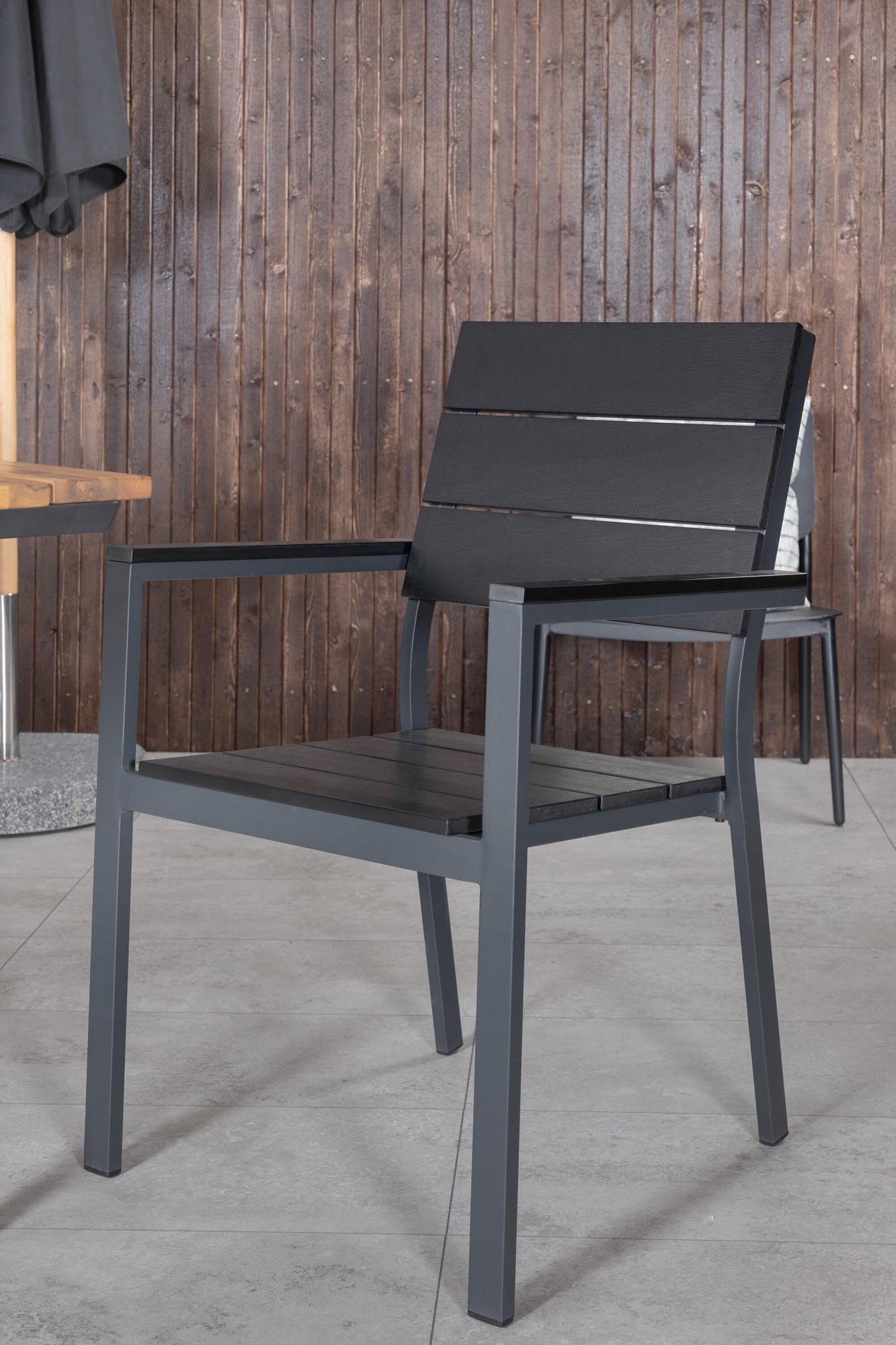 Chan Outdoor-Tischset + Levels 200cm/4St. in Schwarz präsentiert im Onlineshop von KAQTU Design AG. Gartentischset ist von Venture Home