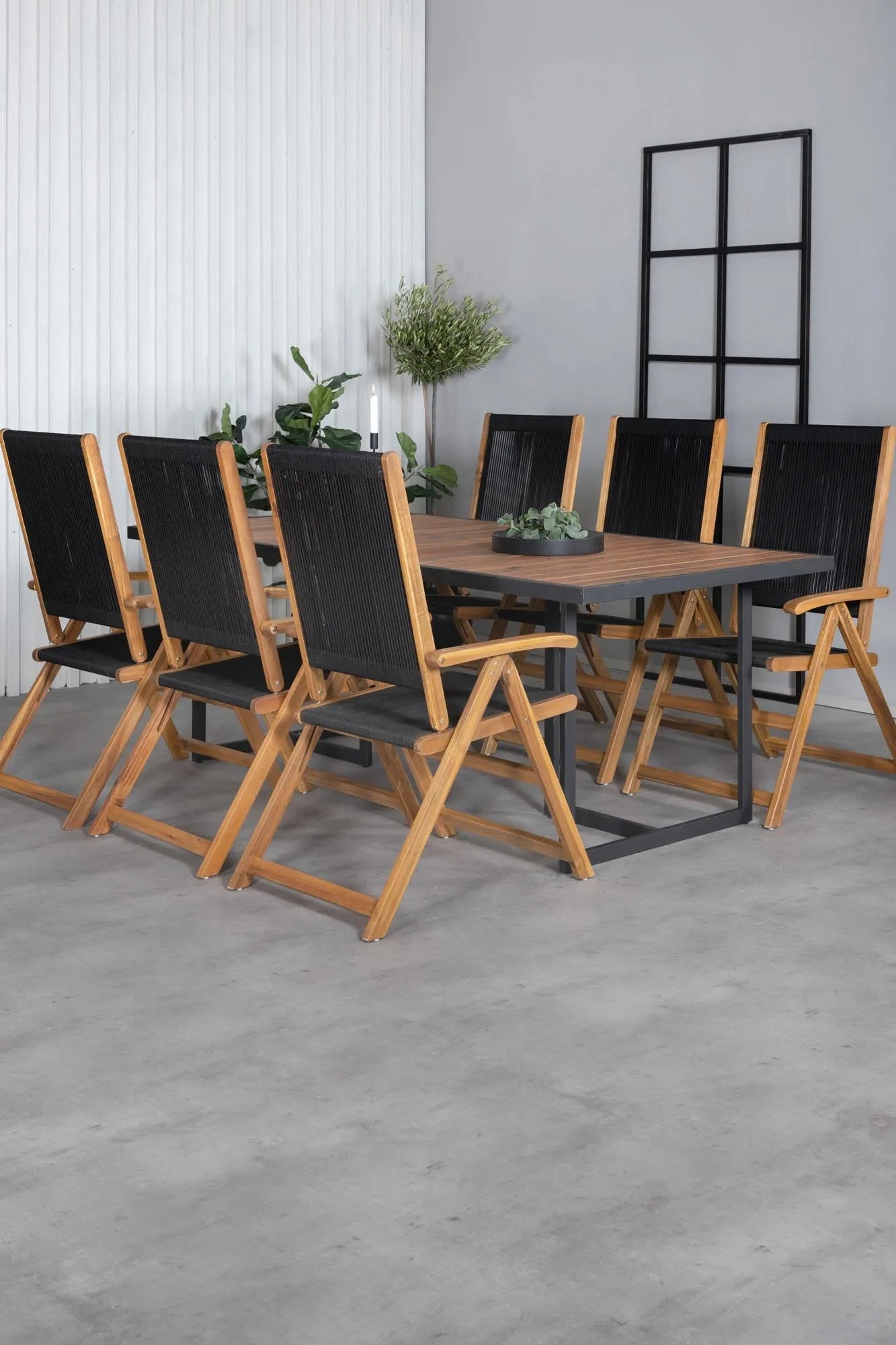 Robustes Khung Tischset für 6, perfekt für gesellige Abende draußen.