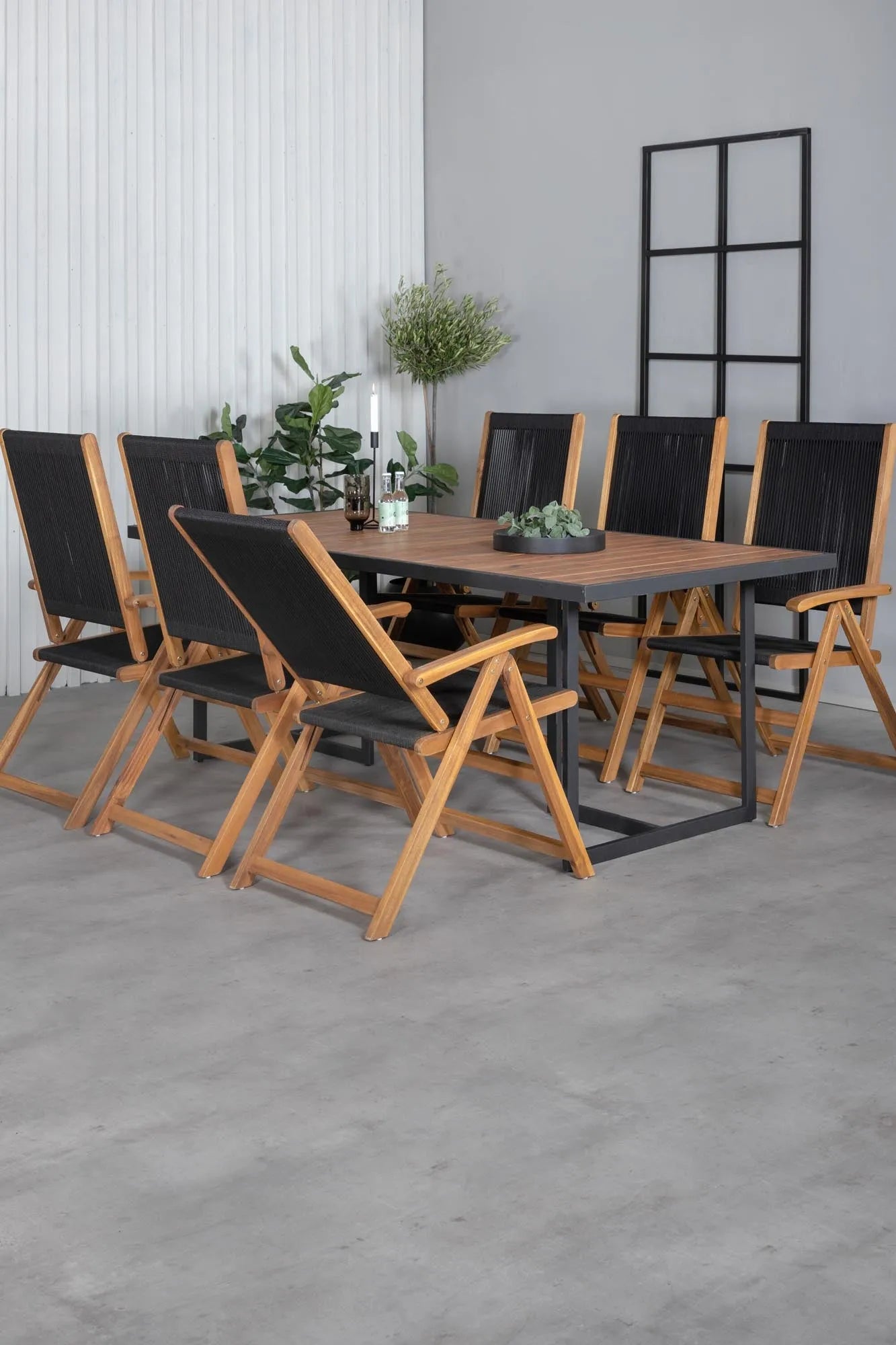 Stilvolles Khung Tischset für 6, ideal für entspannte Gartenfeste.