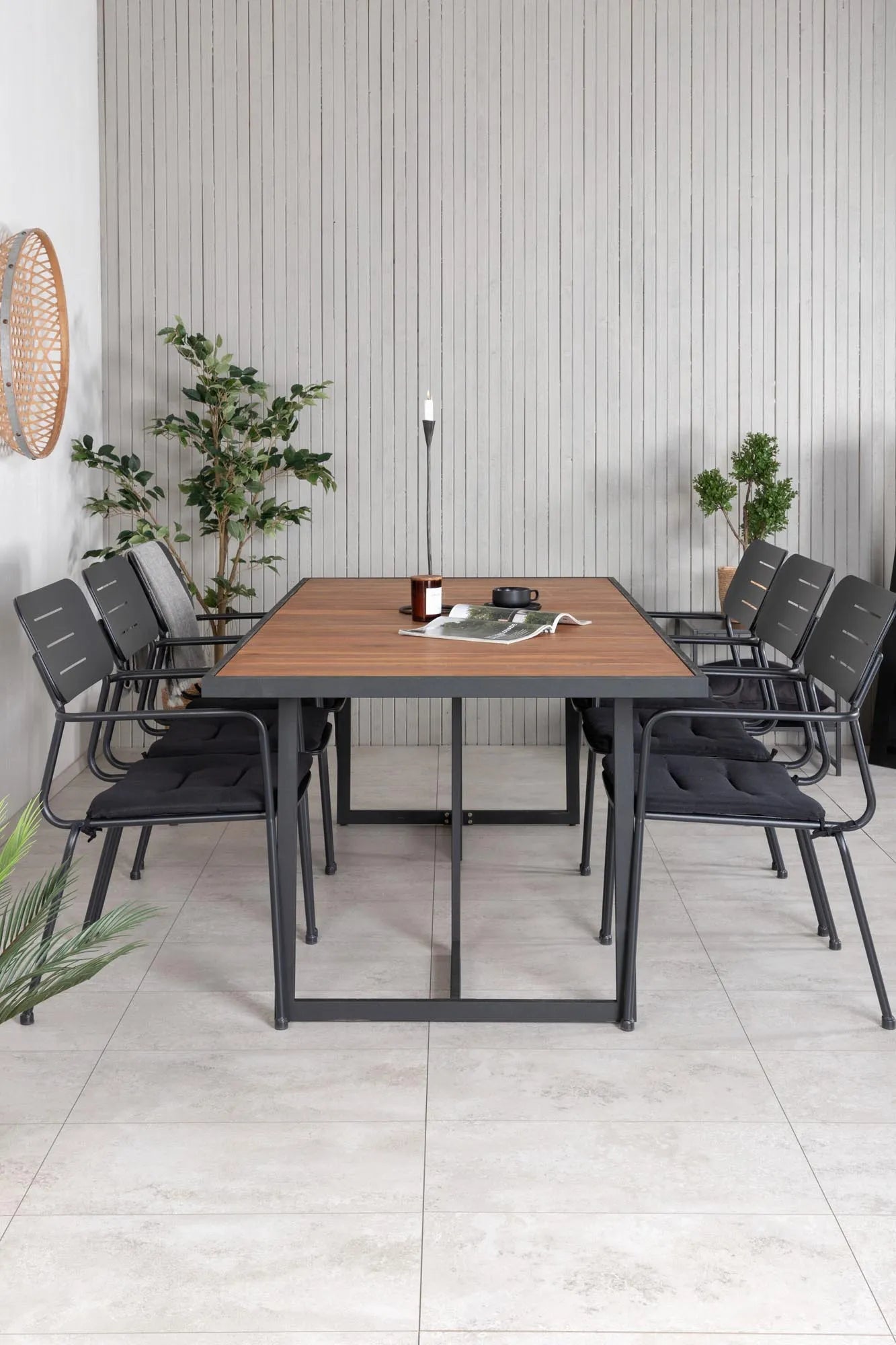 Stilvolles Khung Tischset für 6, 200cm, aus langlebigem Stahl, perfekt für gesellige Outdoor-Abende.