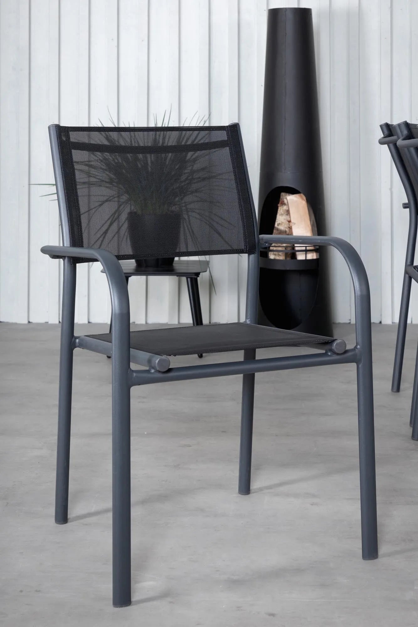 Elegantes Khung Tischset 200cm: Stilvoller Komfort für draußen.