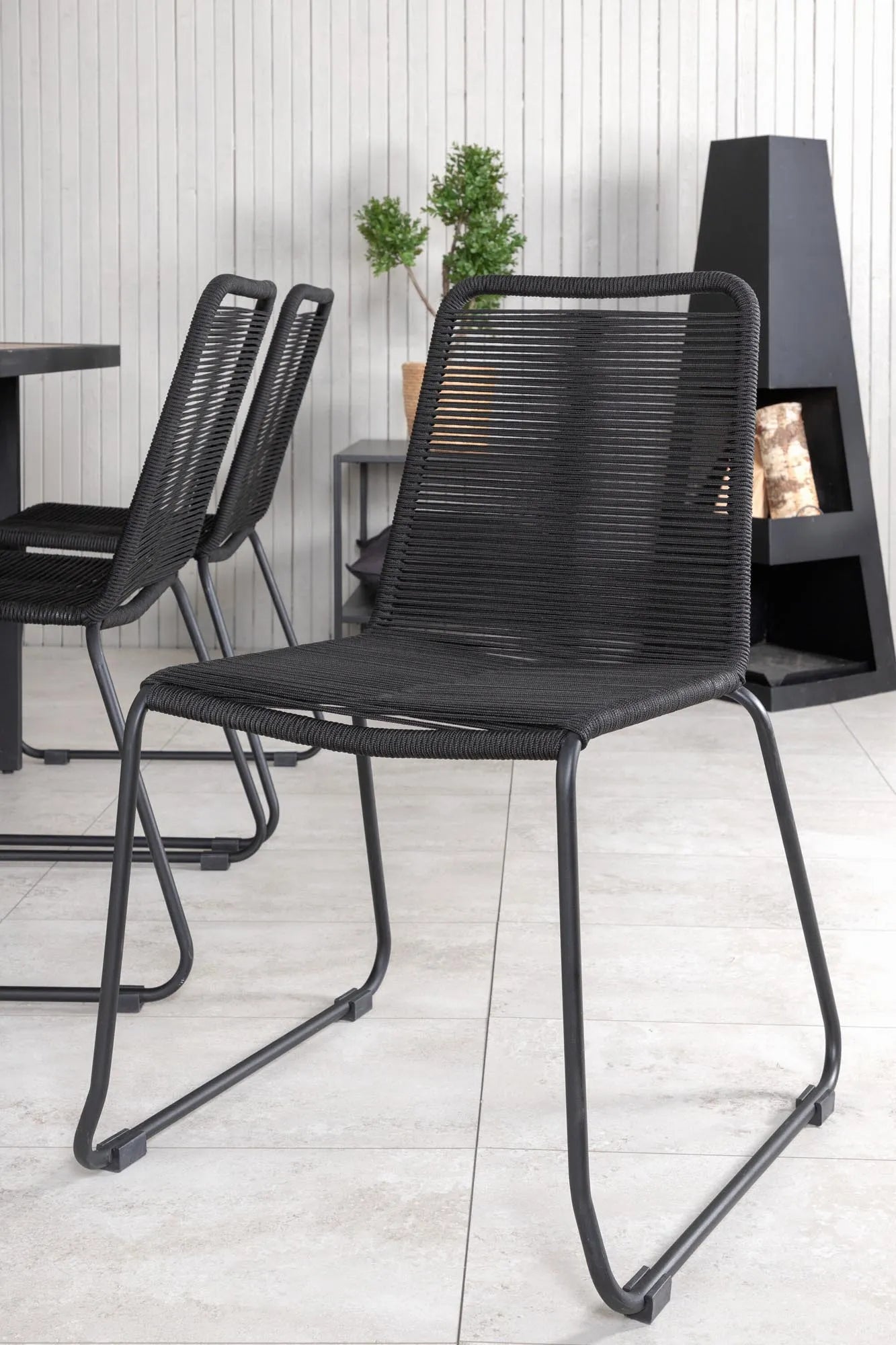 Modernes Khung Tischset 200cm für entspannte Outdoor-Momente.