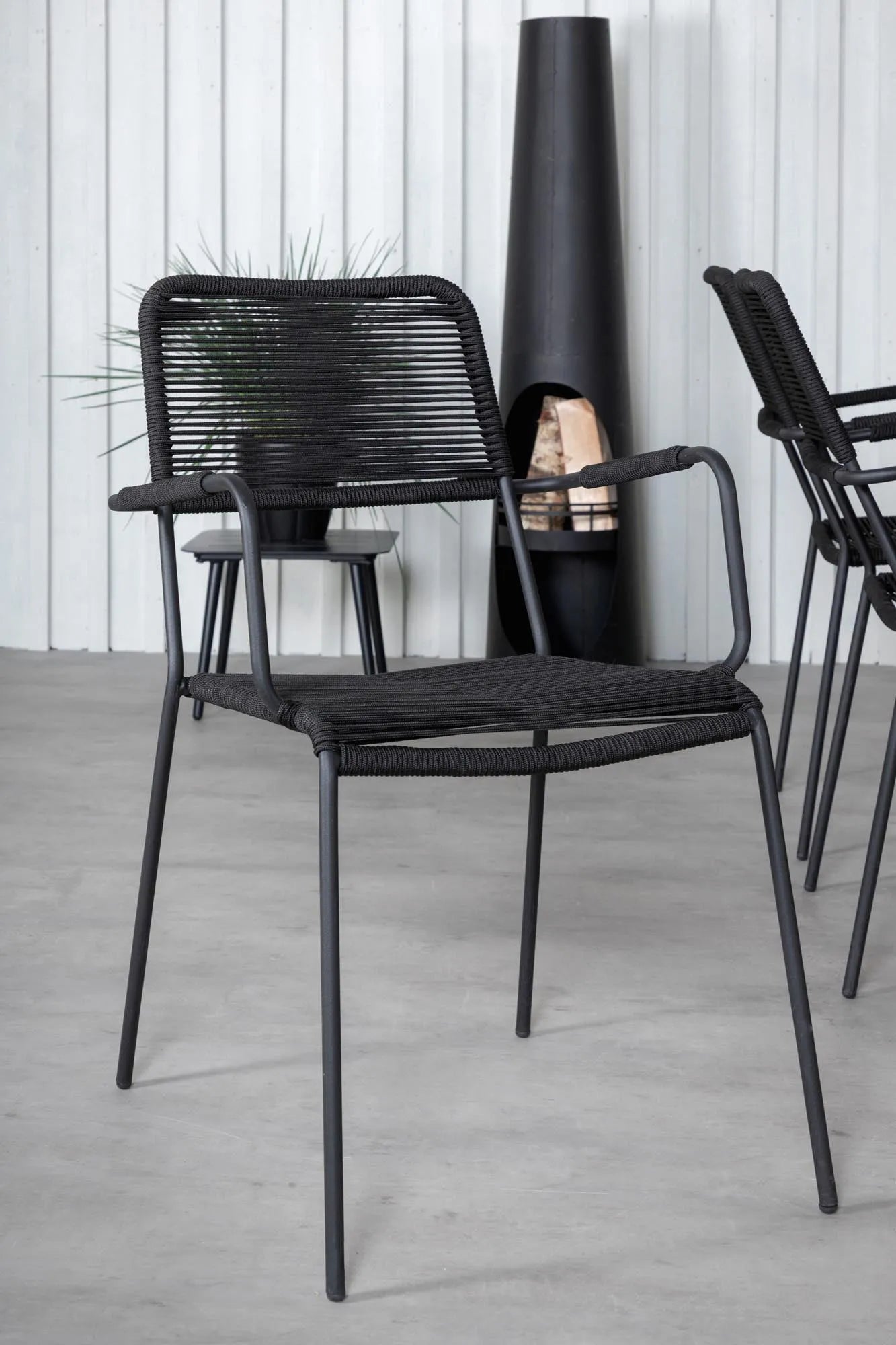 Elegantes Khung Tischset 200cm für 6, ideal für Outdoor-Dinner.