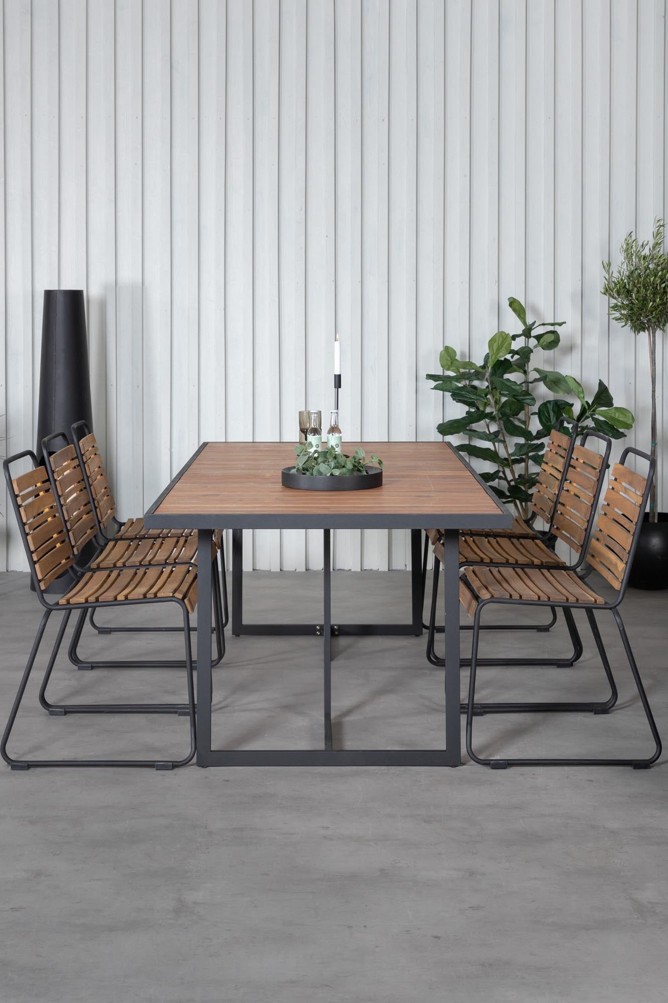 Elegantes Khung Tischset: Perfekt für stilvolle Outdoor-Dinner.