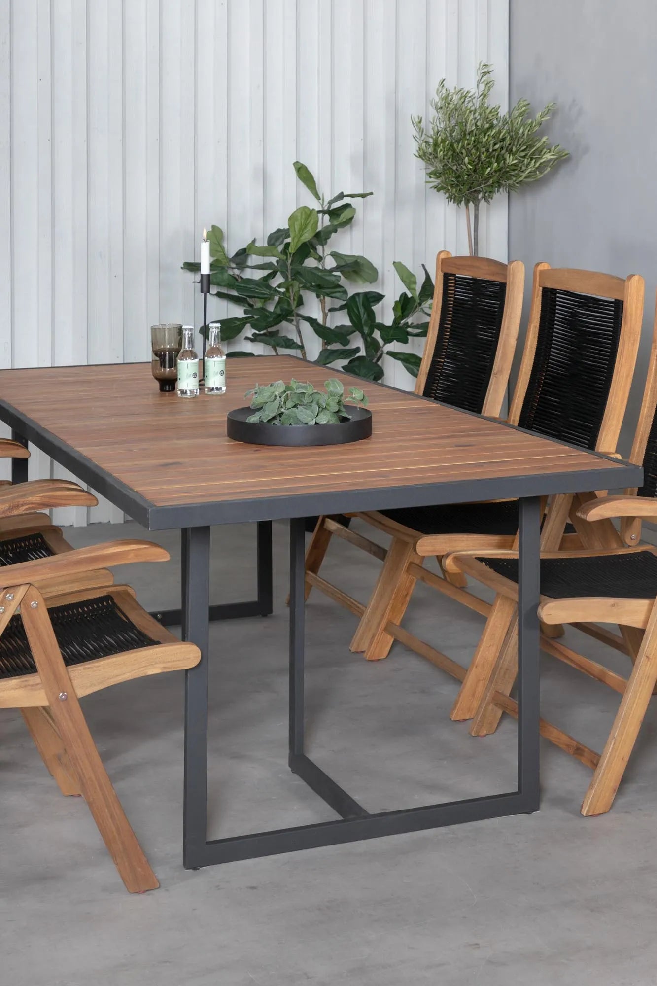 Elegantes Khung Tischset: Stilvoller Komfort für Ihren Außenbereich.