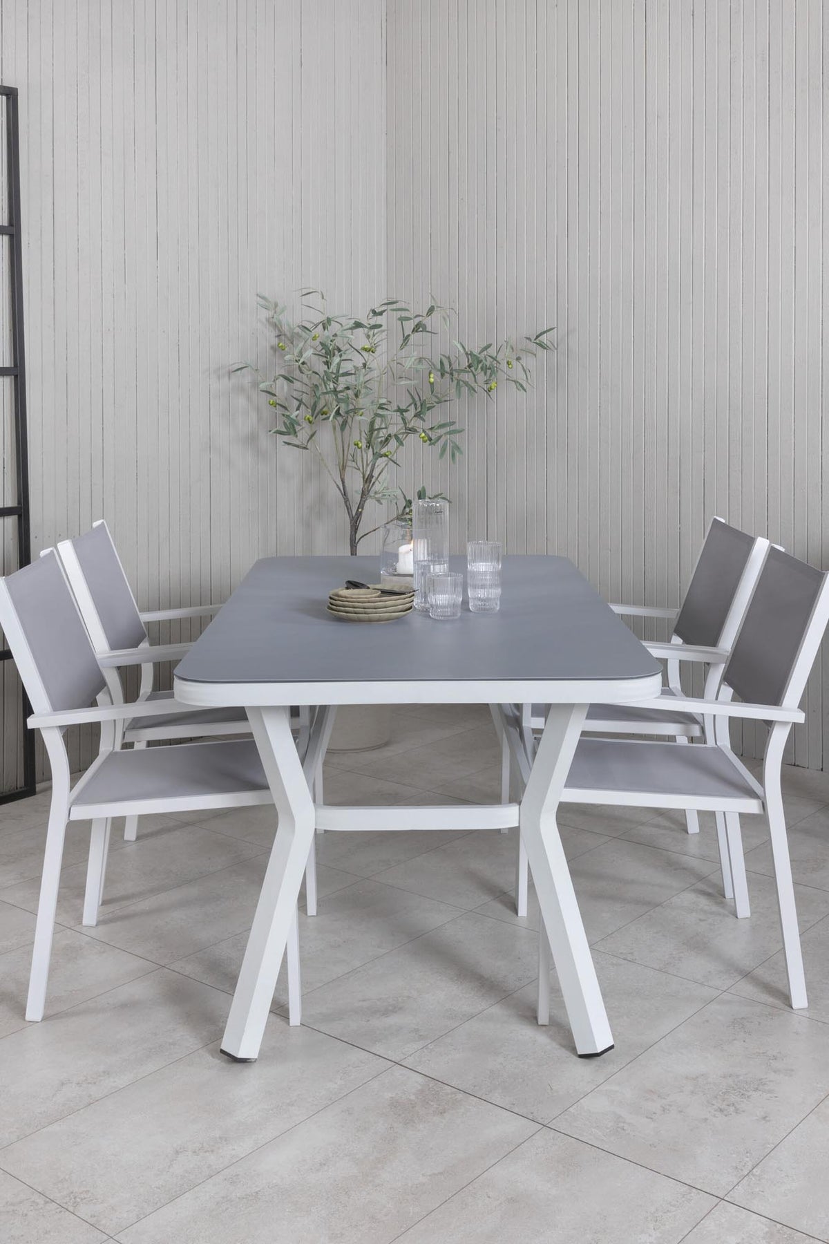 Virya Outdoor-Tischset + Copacabana 160cm/4St. in Grau präsentiert im Onlineshop von KAQTU Design AG. Gartentischset ist von Venture Home
