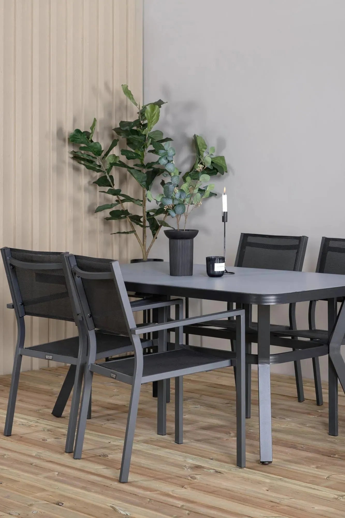 Modernes Virya Esszimmer Set mit 4 Stühlen von Venture Home.