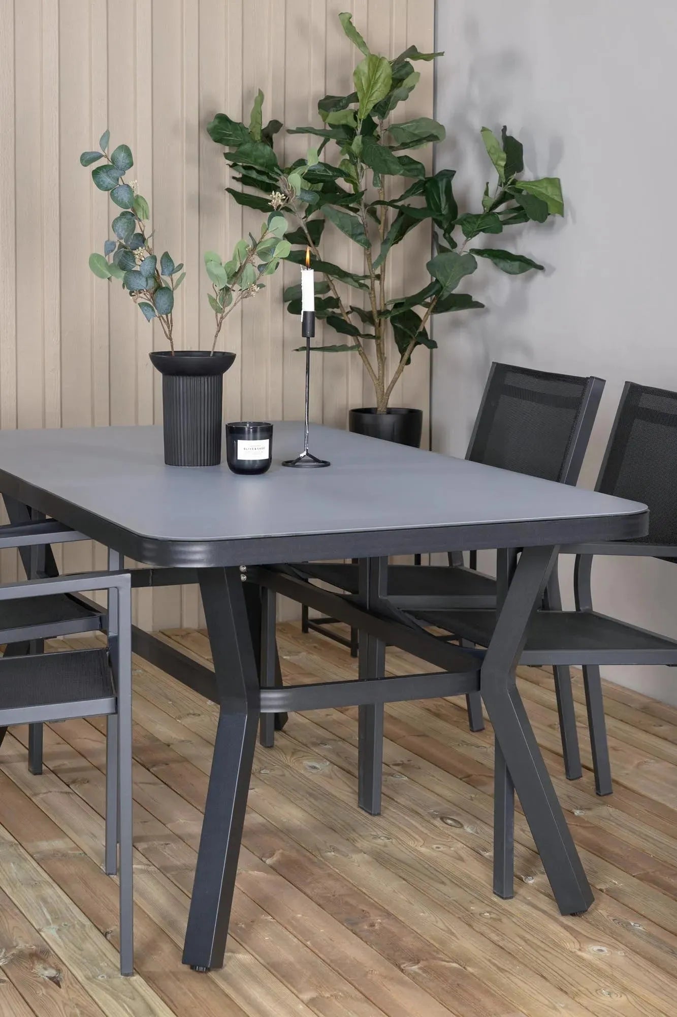 Elegantes Virya Esszimmer Set mit 4 Stühlen von Venture Home.