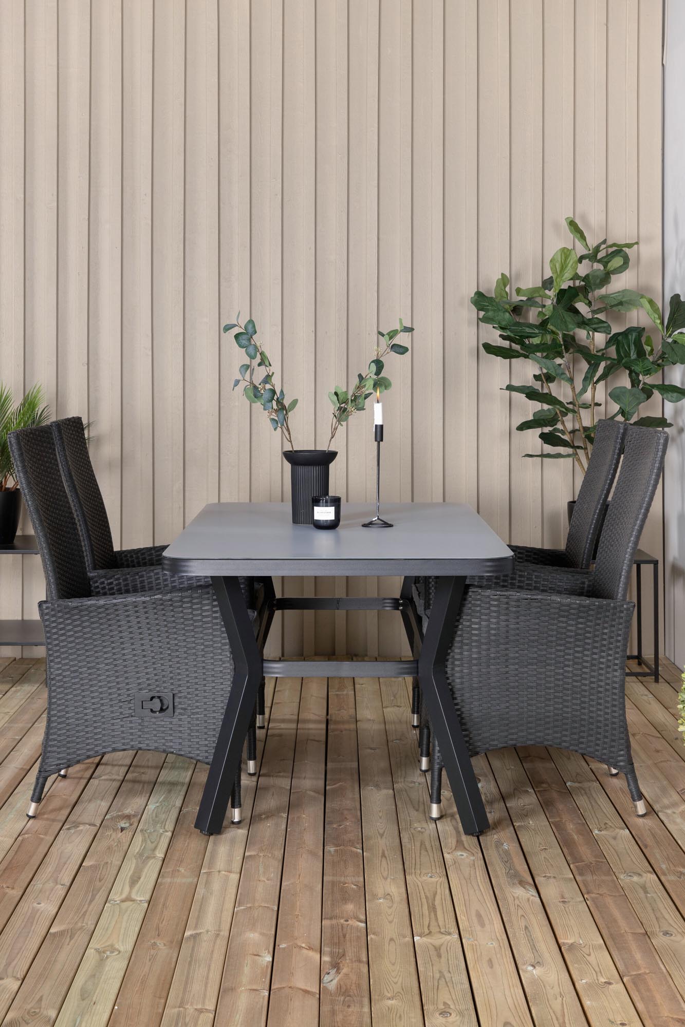 Virya Outdoor-Tischset + Padova 160cm/4St. in Schwarzgrau präsentiert im Onlineshop von KAQTU Design AG. Gartentischset ist von Venture Home