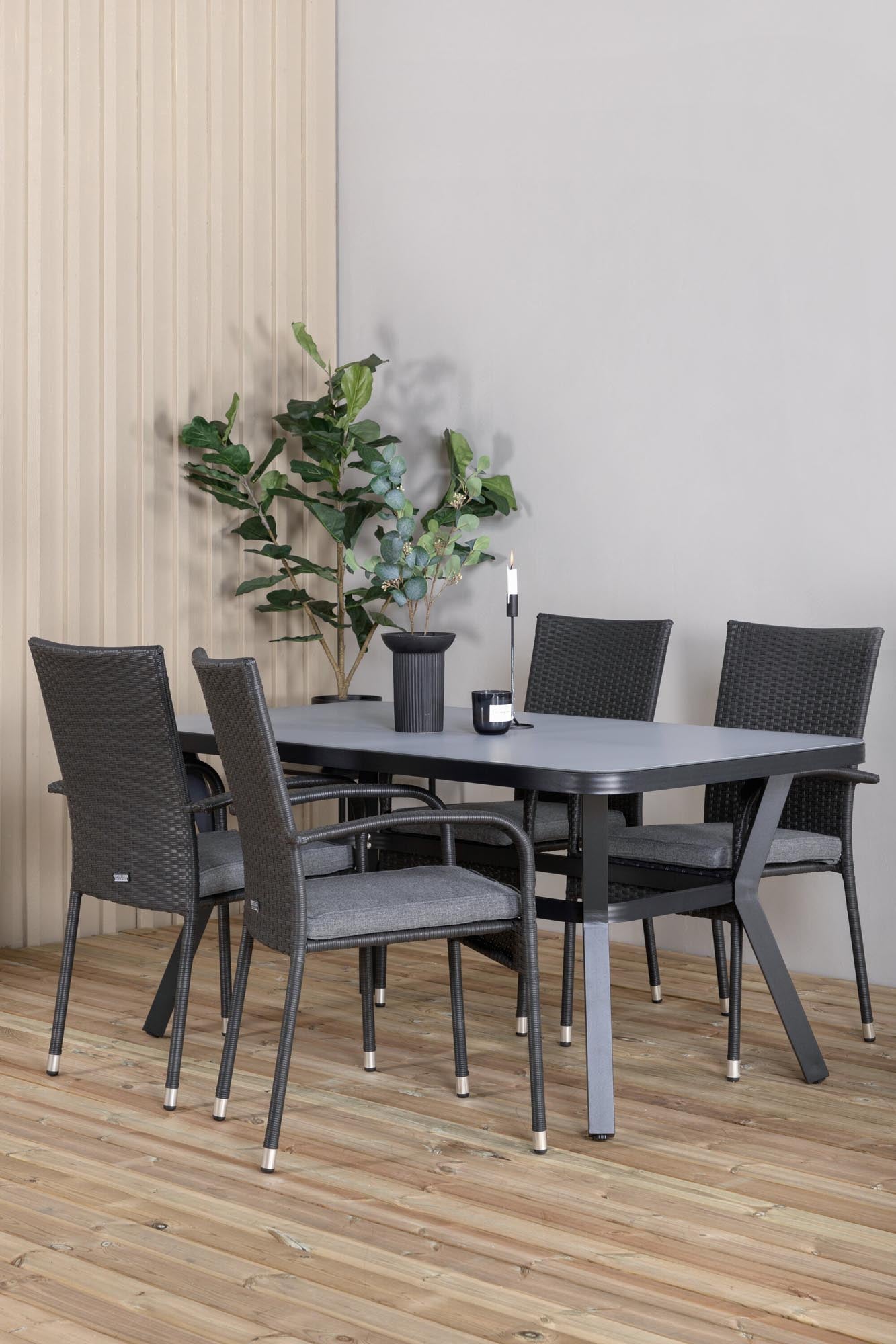 Virya Outdoor-Tischset + Anna 160cm/4St. in Schwarz präsentiert im Onlineshop von KAQTU Design AG. Gartentischset ist von Venture Home