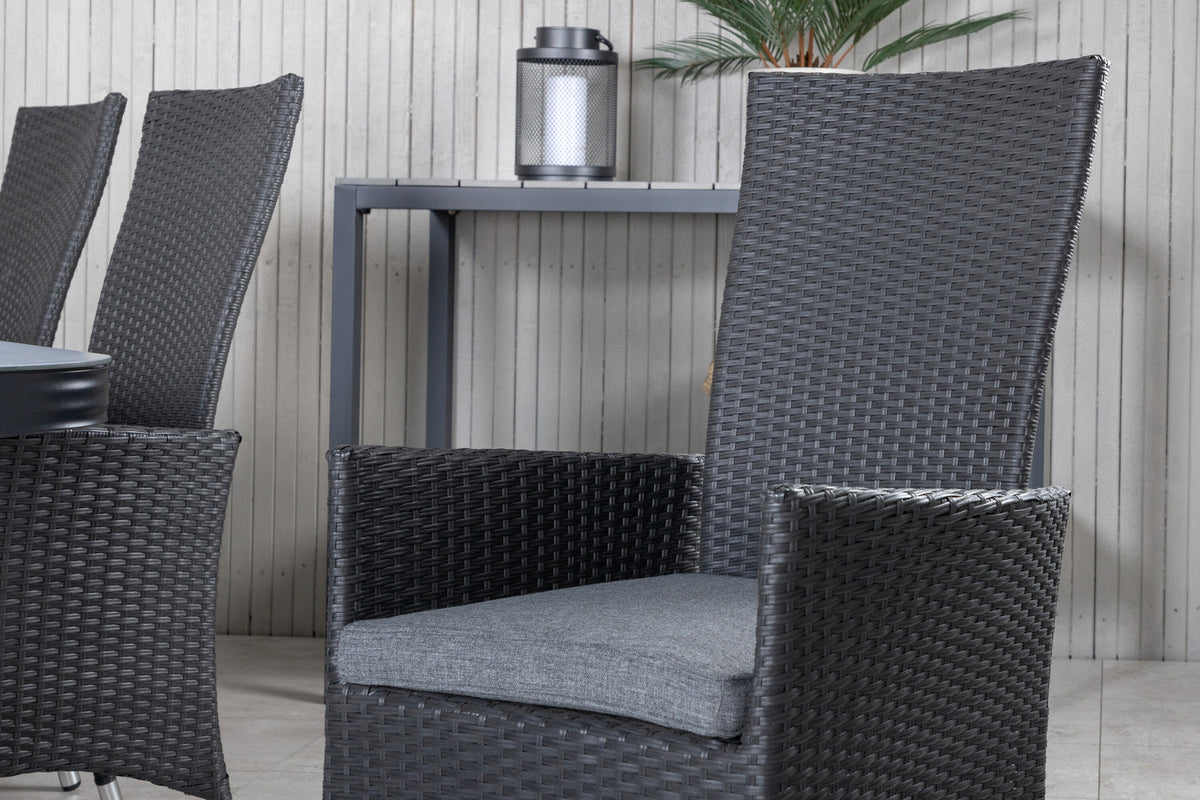 Gartentischset Virya & Padova: schwarzer rechteckiger Esstisch aus Mattglas mit zwei Relaxstühlen