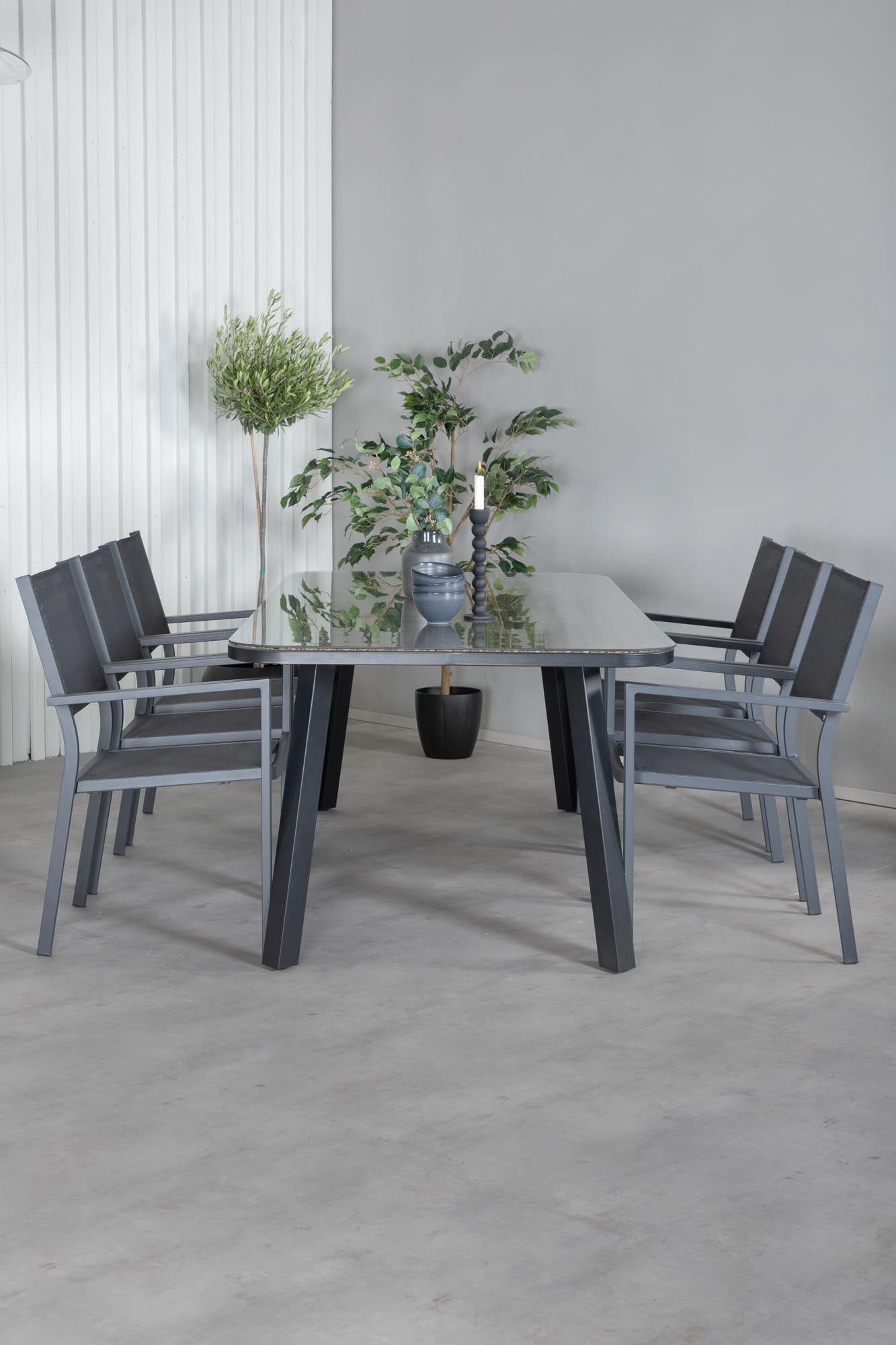 Paola Outdoor-Tischset + Copacabana 200cm/6St. in Schwarz präsentiert im Onlineshop von KAQTU Design AG. Gartentischset ist von Venture Home