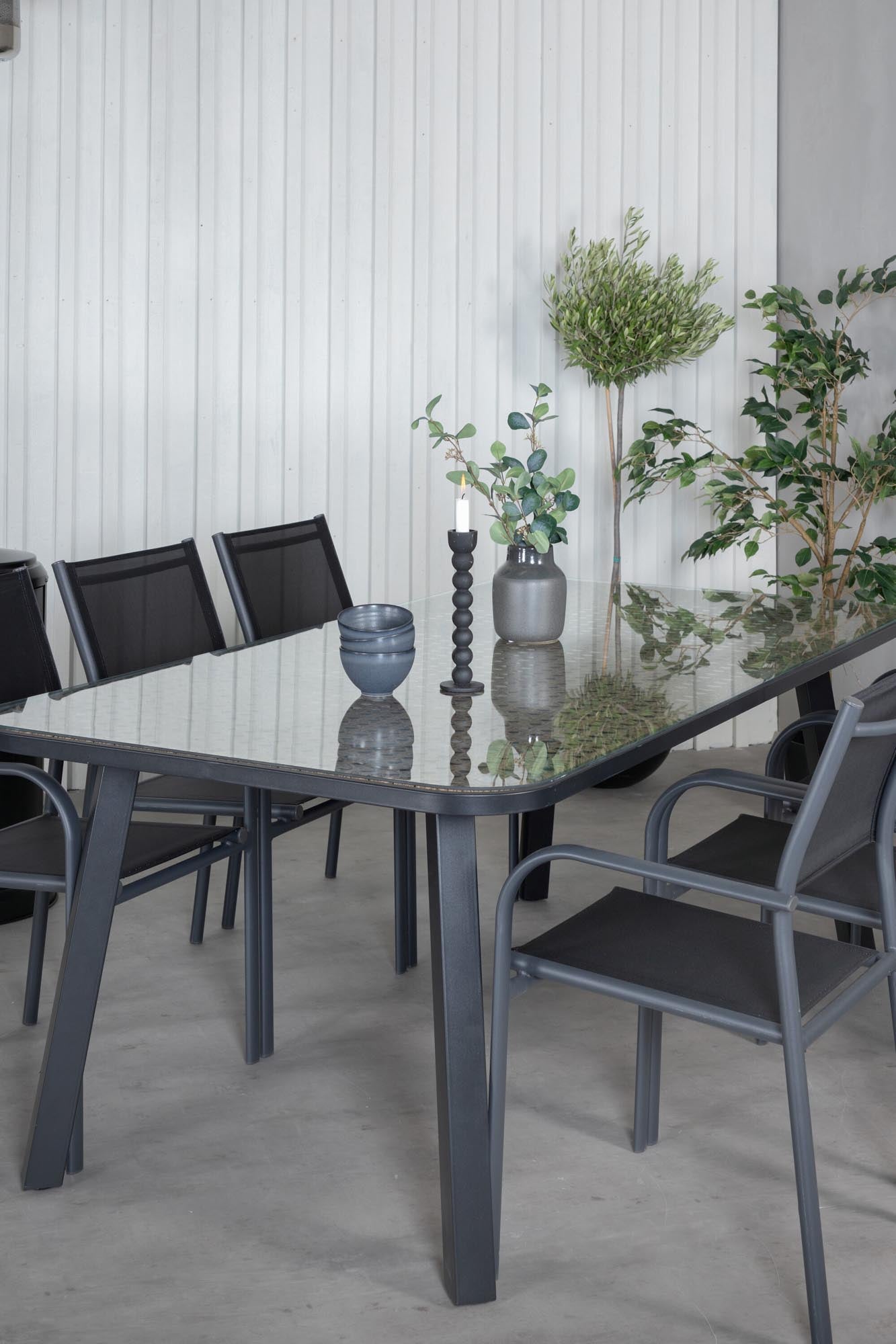 Paola Outdoor-Tischset + Santorini 200cm/6St. in Schwarz präsentiert im Onlineshop von KAQTU Design AG. Gartentischset ist von Venture Home