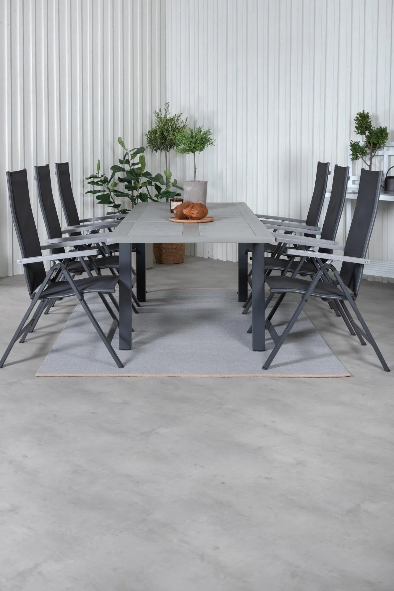 Venture Home Albany: Stilvolles, erweiterbares Outdoor-Esstischset.