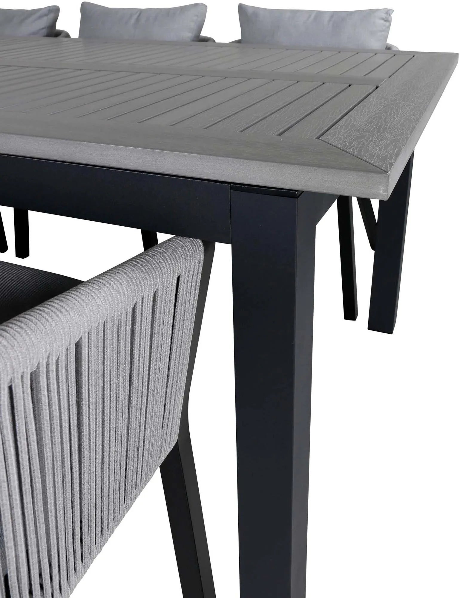 Elegantes Albany Set: Ausziehbarer Tisch & 6 Stühle für draußen.