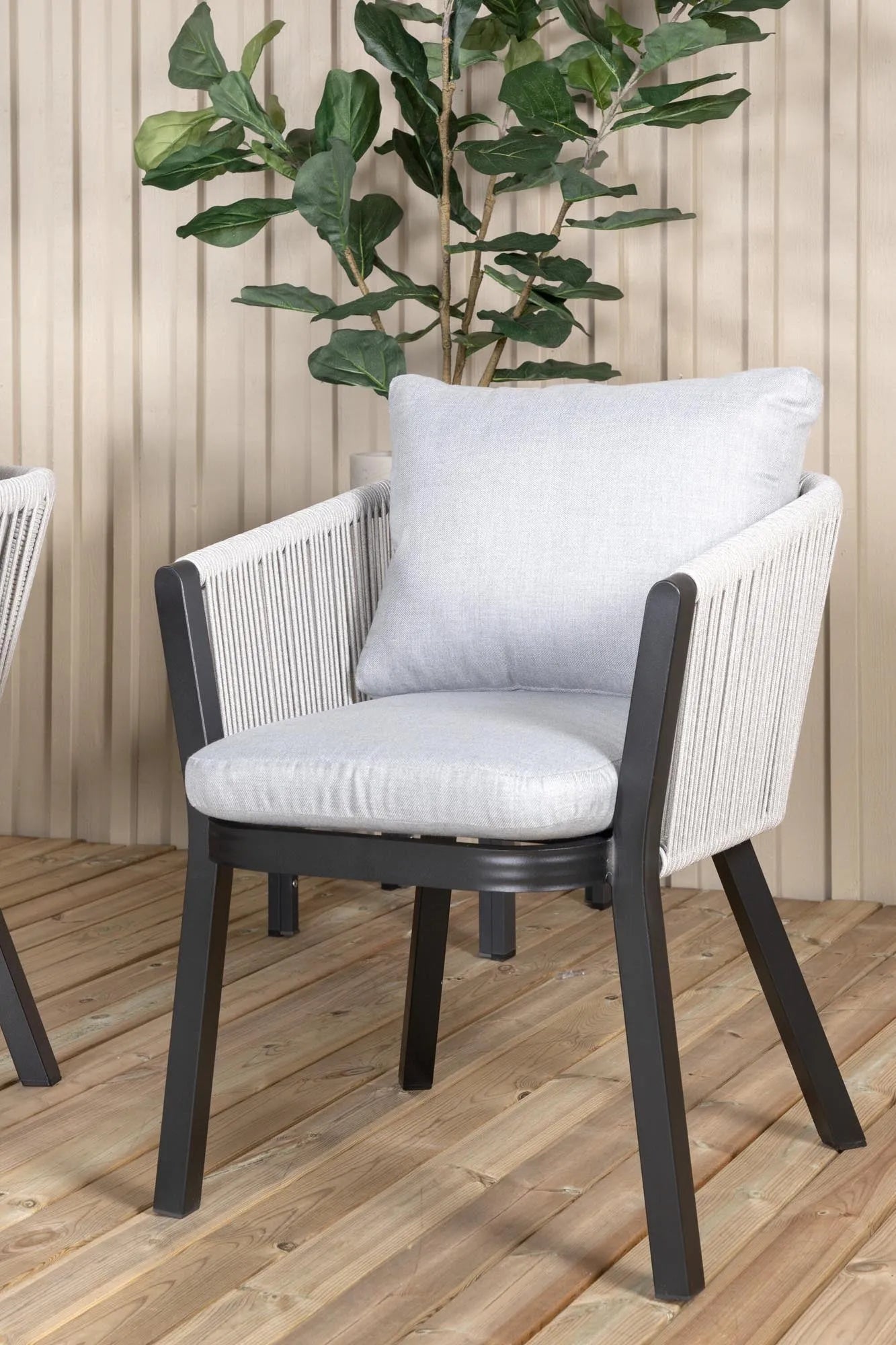 Venture Home Albany: Stilvolles, erweiterbares Outdoor-Esstischset.