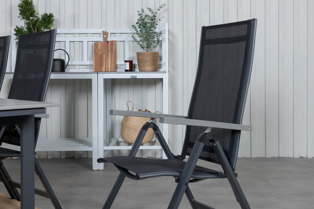 Schwarzes Gartentischset aus Aluminium und Aintwood: rechteckiger Esstisch mit grauer Tischplatte und zwei Positionsstühle, pulverbeschichtet.