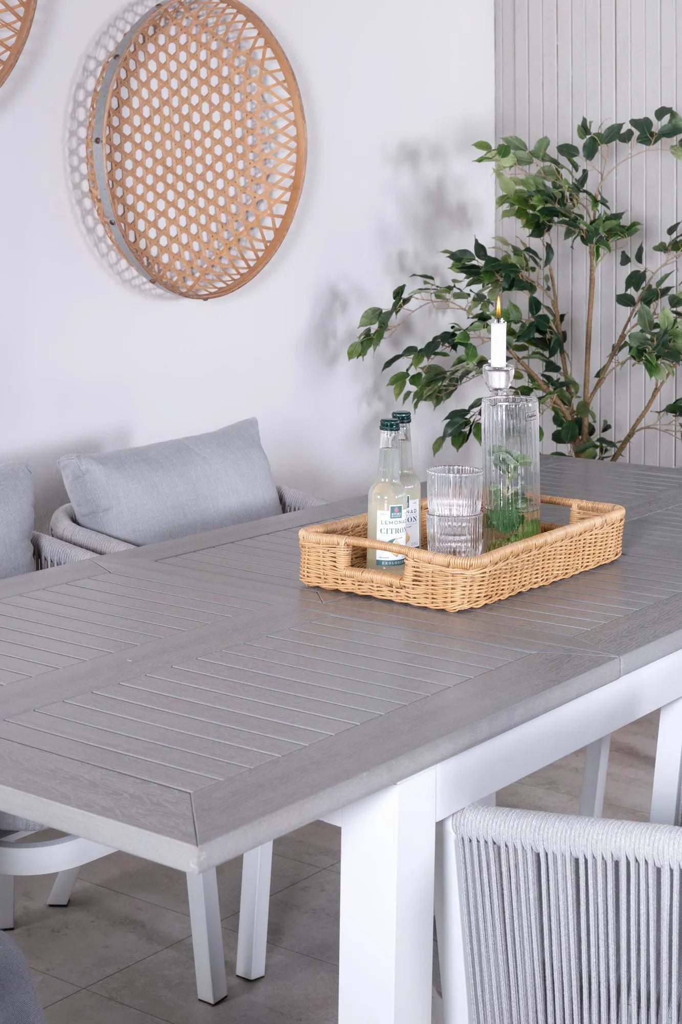 Venture Home Albany: Stilvolles, erweiterbares Outdoor-Esstischset.