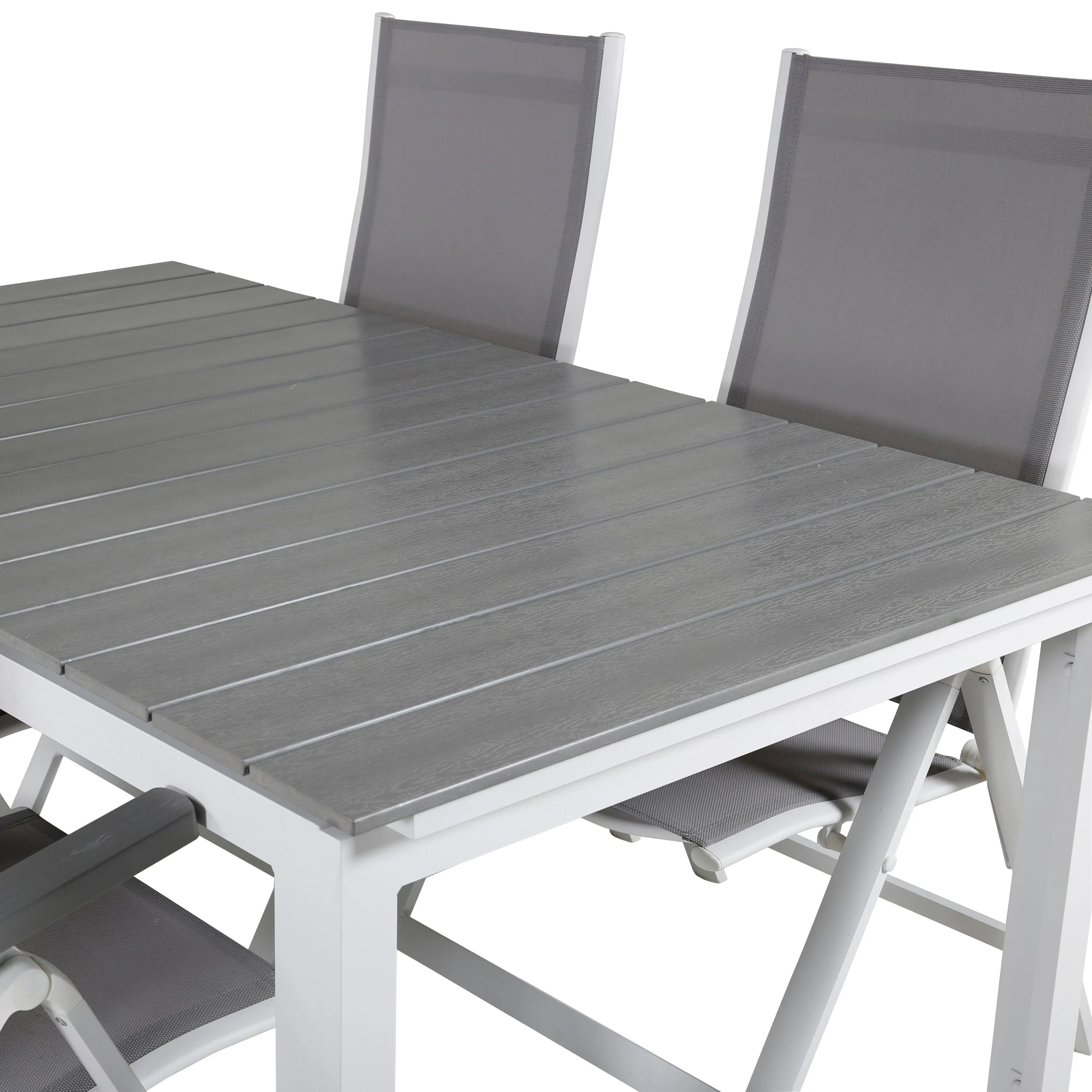 Elegantes Gartentisch-Set mit ausziehbarem Aintwood-Tisch und klappbaren Albany-Stühlen für stilvolle Outdoor-Momente.