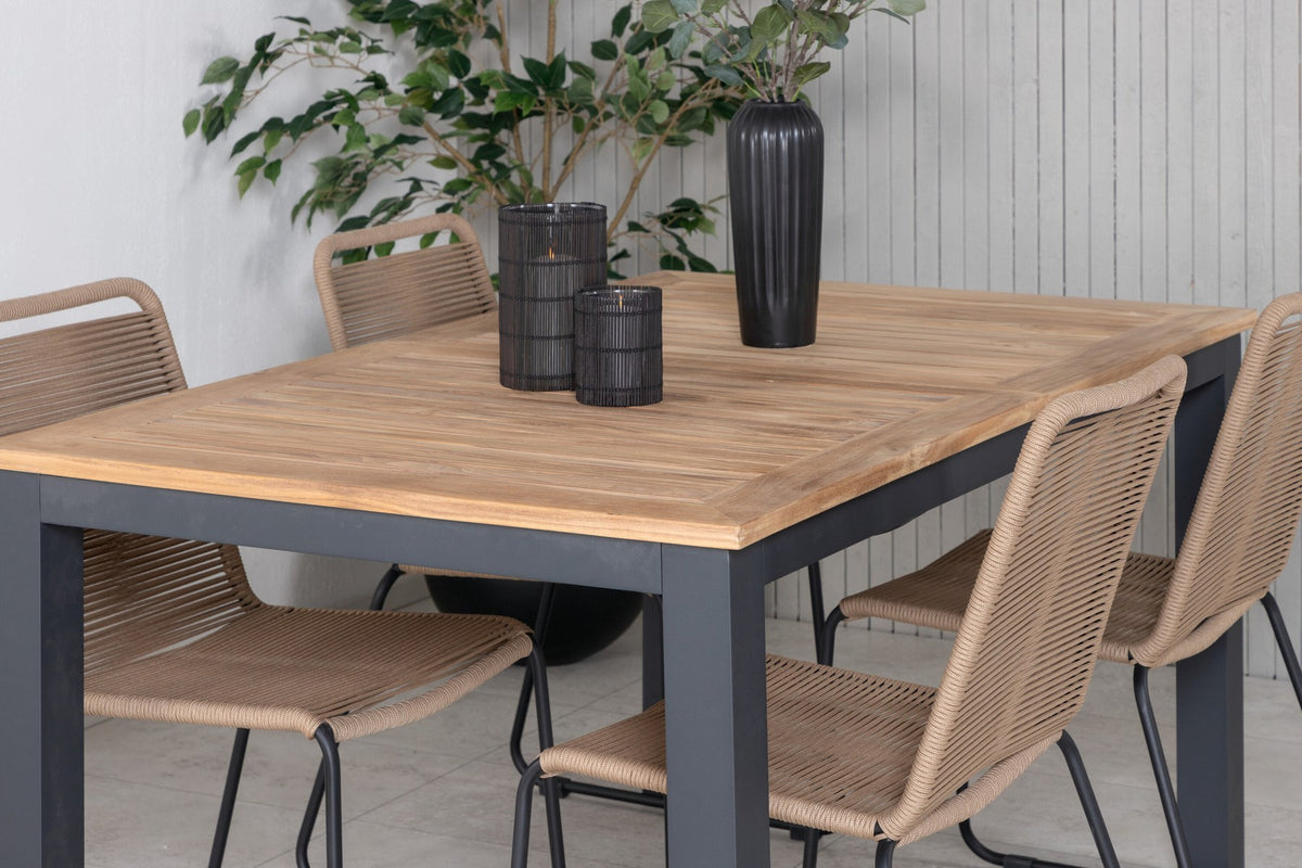 Gartentischset Panama & Lindos von Venture Home: Teak-Tisch mit grauer Platte und Stahlbeinen, dazu Stühle aus Aluminium und Teak in Braun.