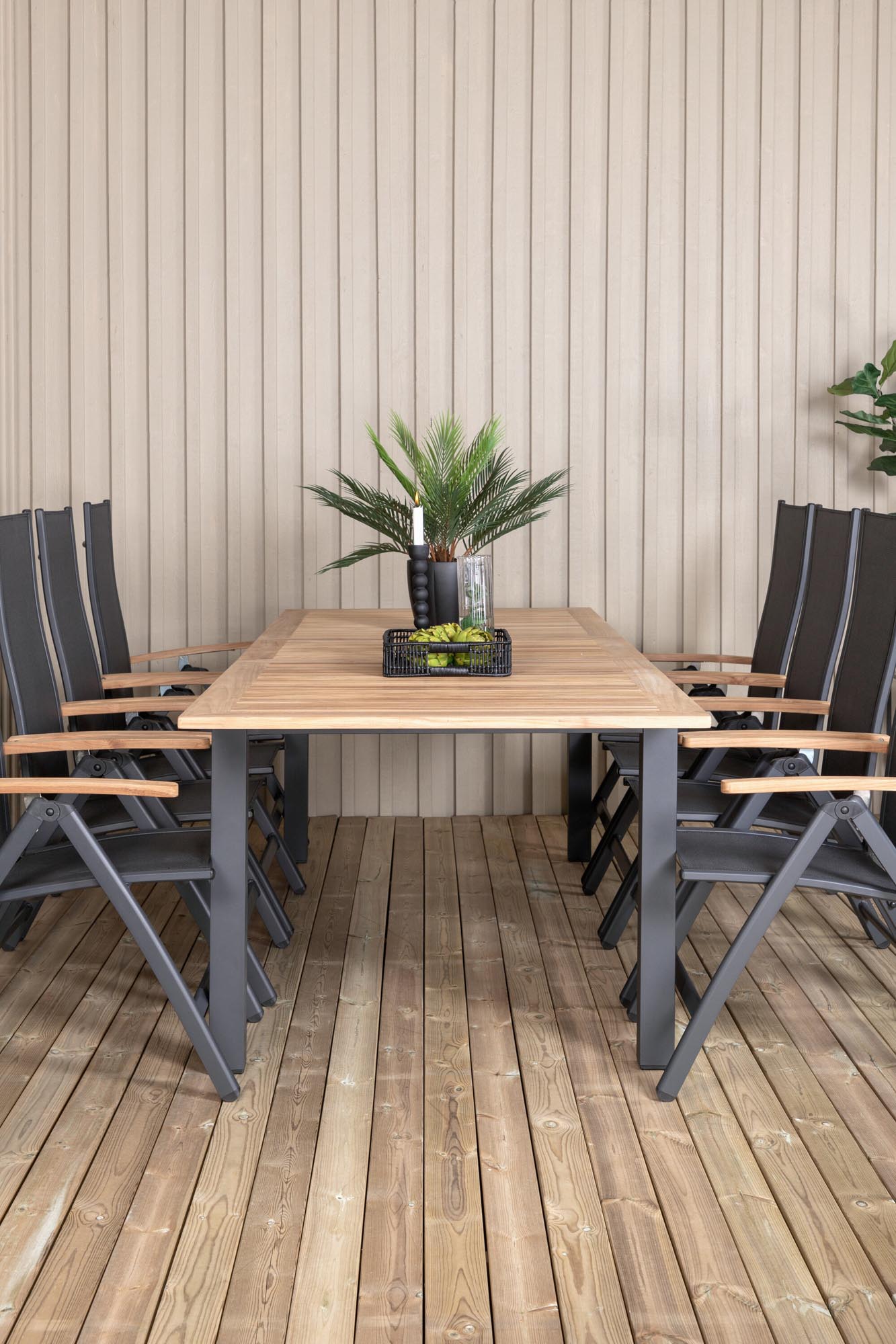 Elegantes, ausziehbares Teakholz-Set für stilvolle Gartenmomente mit bequemen Lindos-Stühlen.