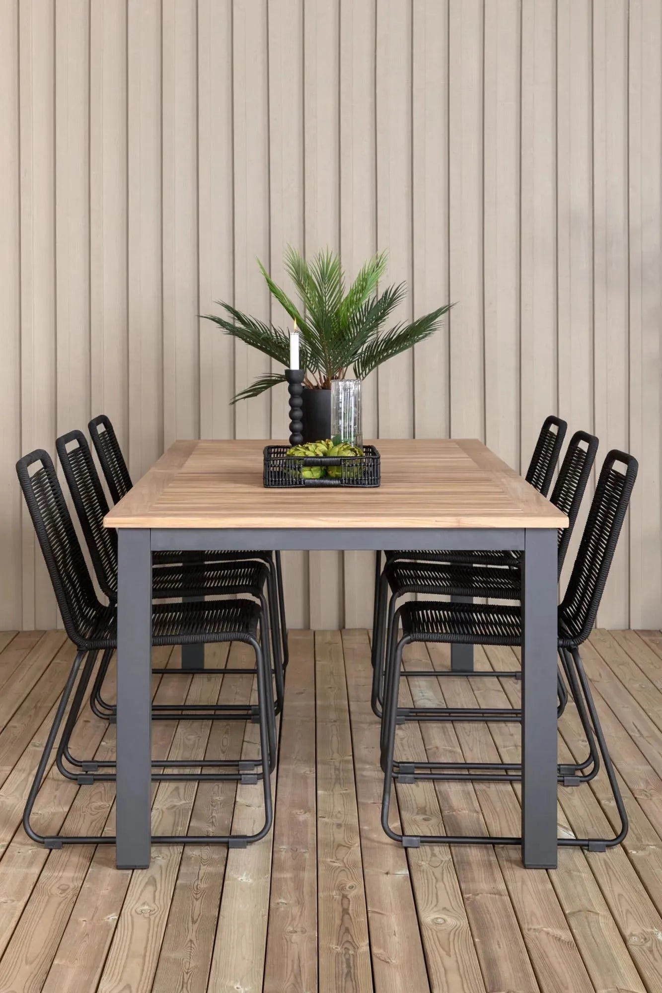 Elegantes, ausziehbares Teakholz-Set für stilvolle Gartenmomente mit bequemen Lindos-Stühlen.
