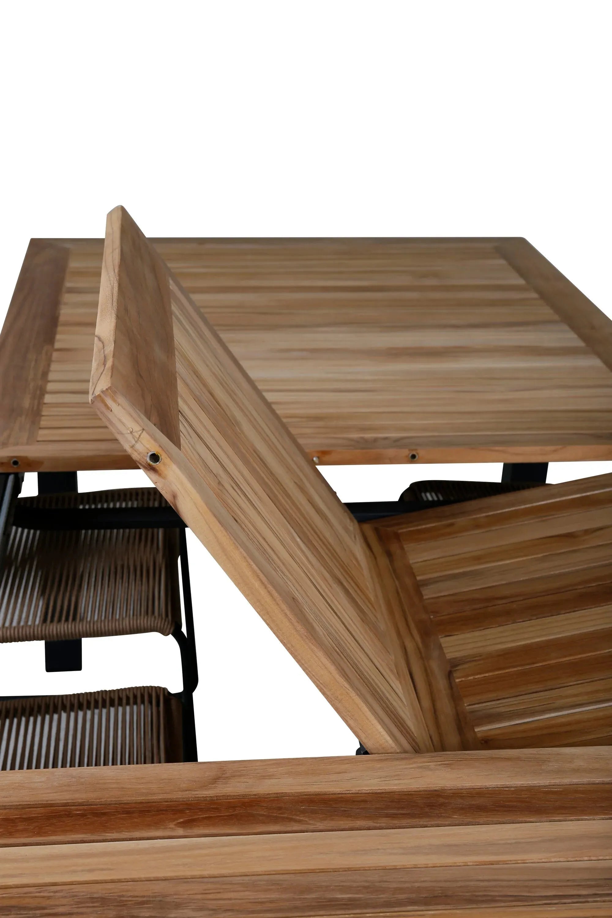 Elegantes, ausziehbares Teakholz-Set für stilvolle Gartenmomente mit bequemen Lindos-Stühlen.