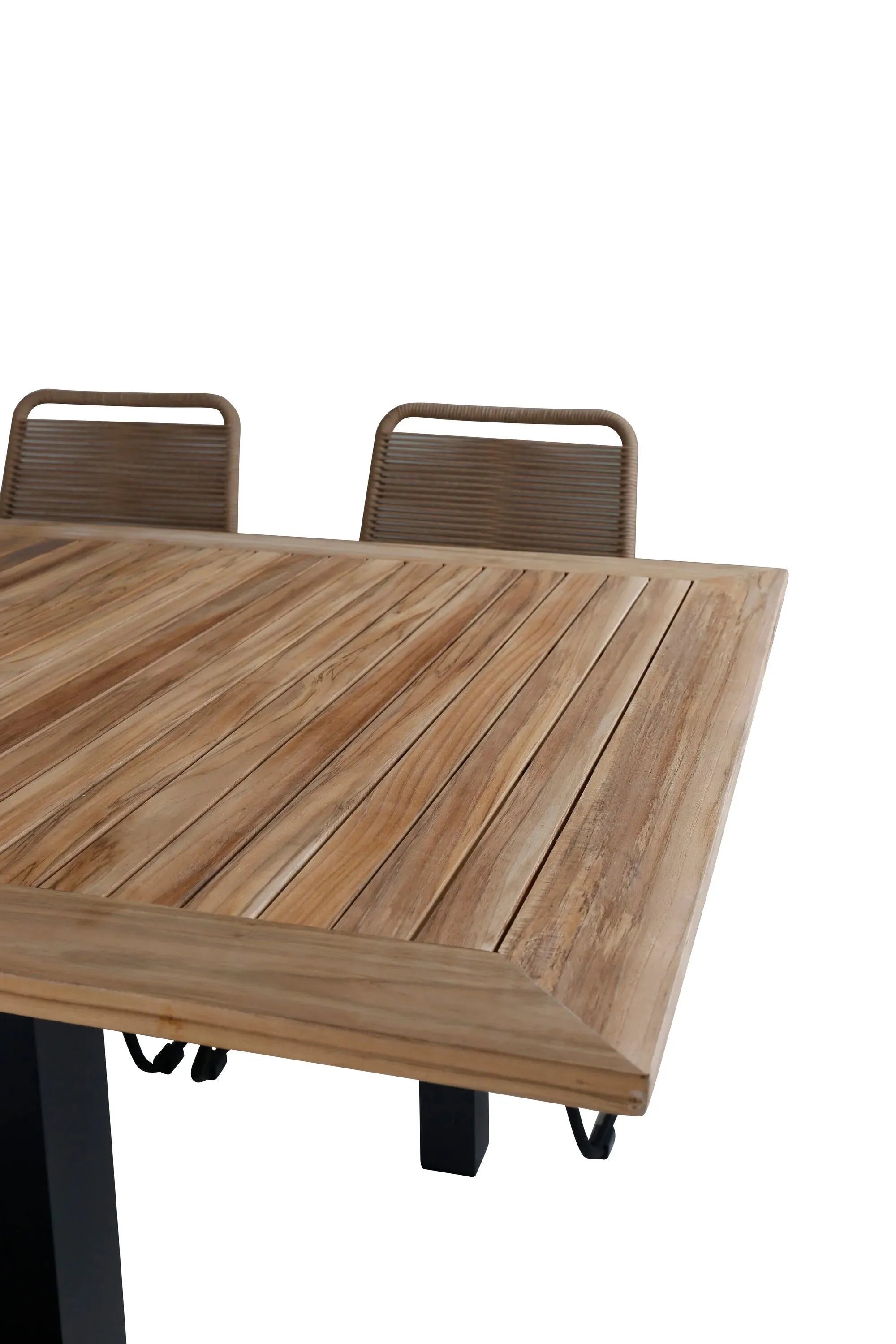 Elegantes, ausziehbares Teakholz-Set für stilvolle Gartenmomente mit bequemen Lindos-Stühlen.