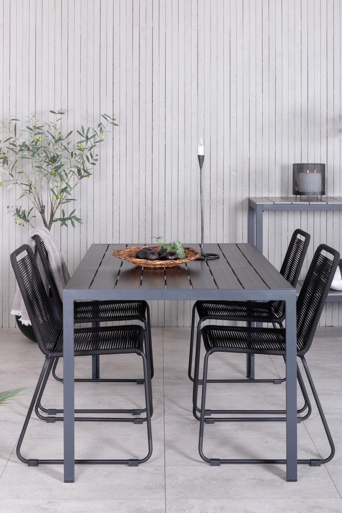 Break Outdoor-Tischset + Lindos Stack 150cm/4St. in Schwarz präsentiert im Onlineshop von KAQTU Design AG. Gartentischset ist von Venture Home