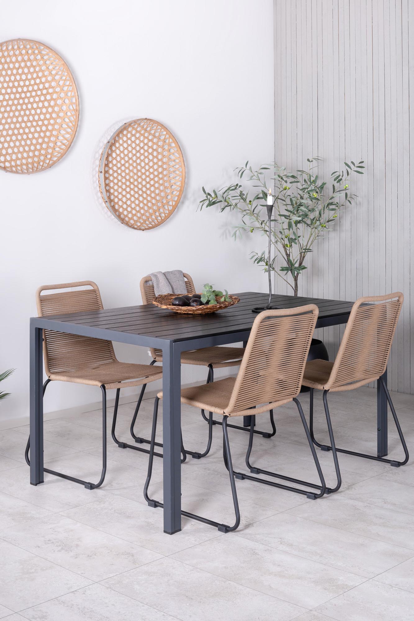 Break Outdoor-Tischset + Lindos Stack 150cm/4St. in Schwarz Braun präsentiert im Onlineshop von KAQTU Design AG. Gartentischset ist von Venture Home
