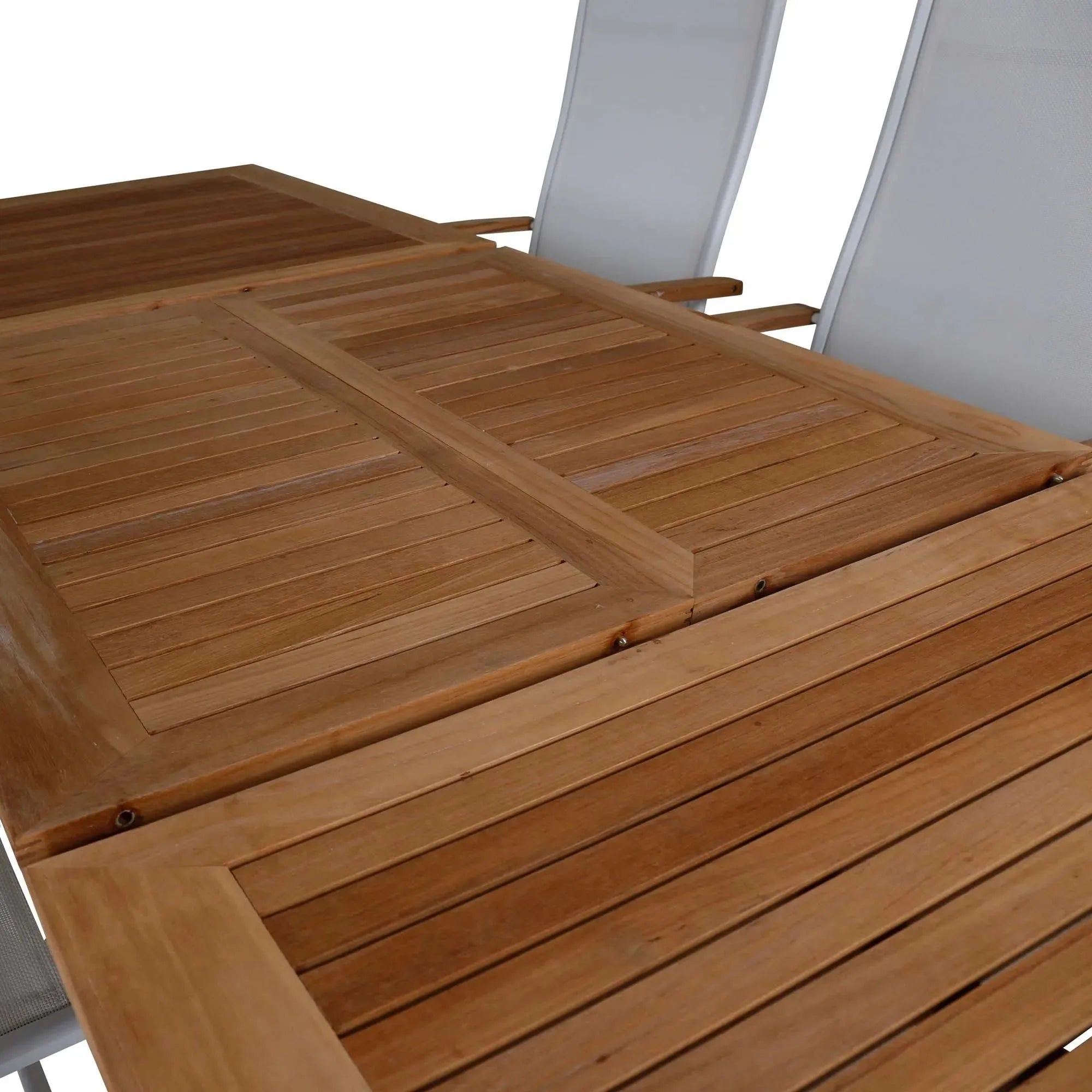 Elegantes Panama Tischset: Perfekt für gesellige Outdoor-Abende.