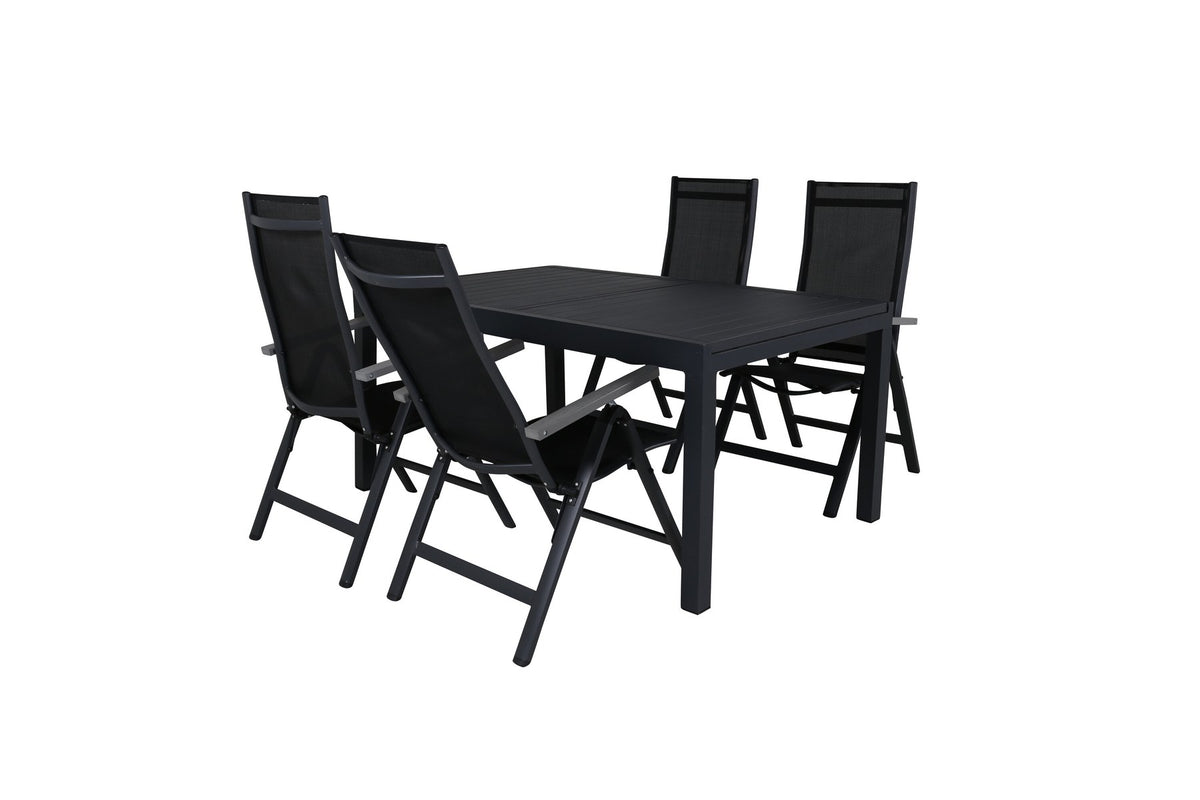 Zwei schwarze Aluminium-Positionsstühle und ein rechteckiger, ausziehbarer Aluminium-Gartentisch in Schwarz mit glatter Oberfläche.