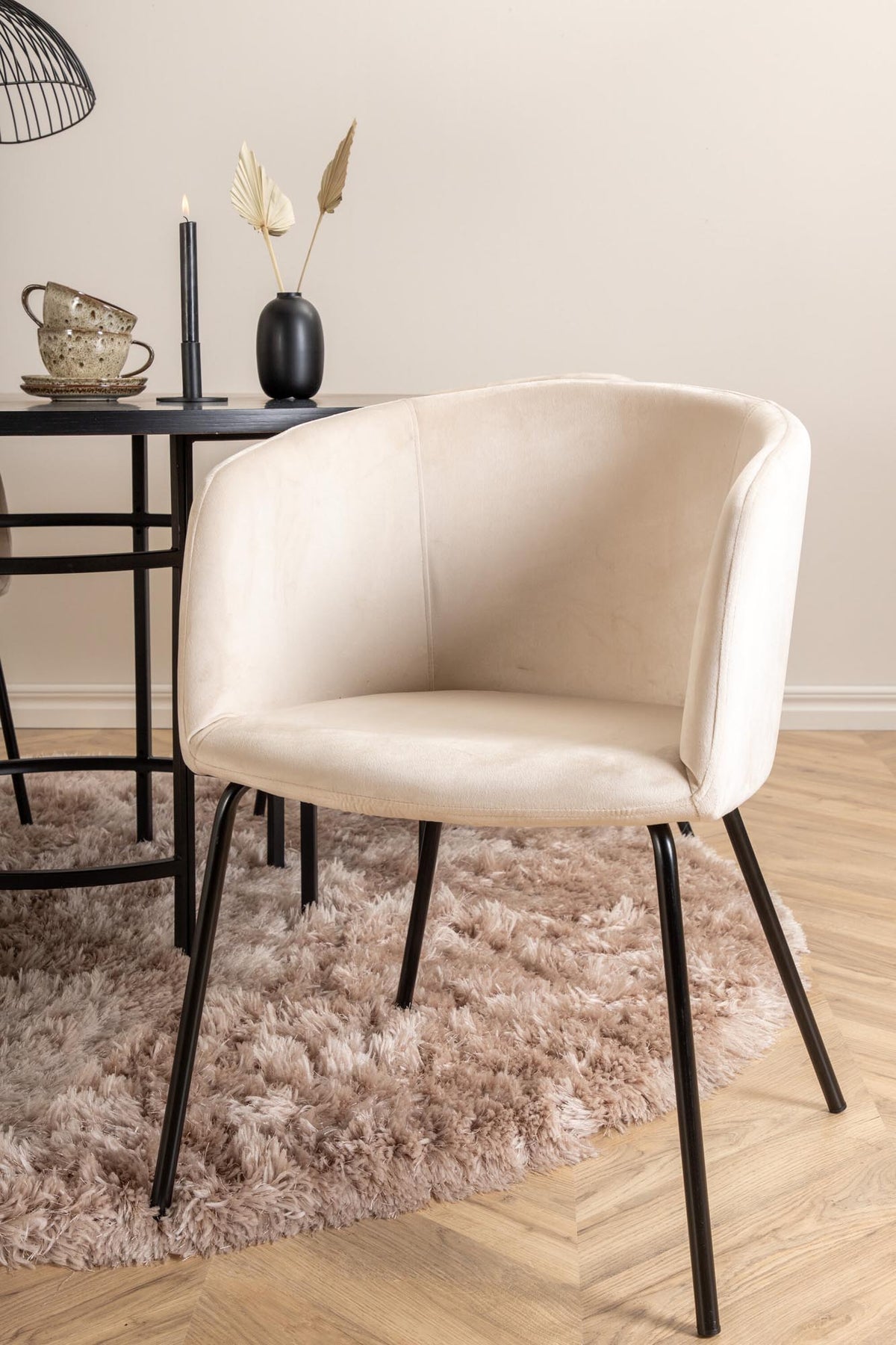 Esszimmerset Copenhagen + Berit ⌀140cm/4St. in Beige, Schwarz präsentiert im Onlineshop von KAQTU Design AG. Esszimmerset ist von Venture Home