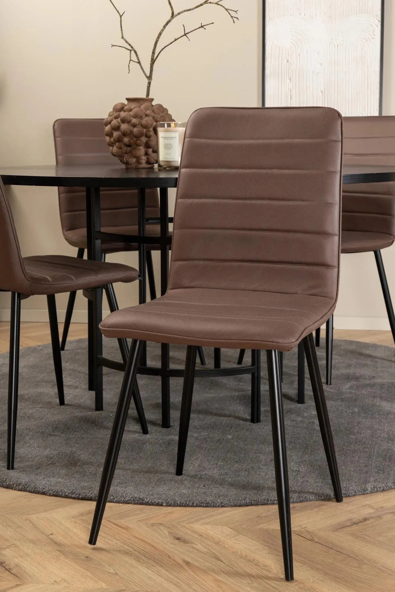 Elegantes Esszimmerset Copenhagen + Windu für moderne Wohnräume.