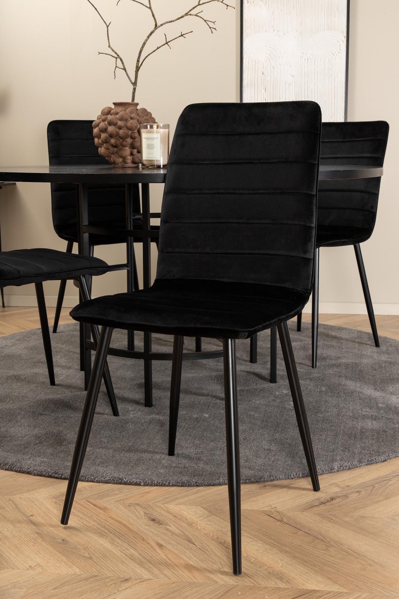Esszimmerset Copenhagen + Windu ⌀140cm/4St. in Schwarz präsentiert im Onlineshop von KAQTU Design AG. Esszimmerset ist von Venture Home