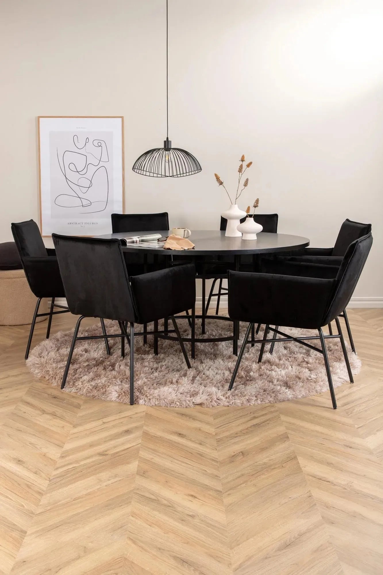Stilvolles Esszimmerset: Eleganter Tisch (Ø140cm) mit schwarzem MDF, 6 komfortable Samtstühle. Perfekt für gesellige Runden.