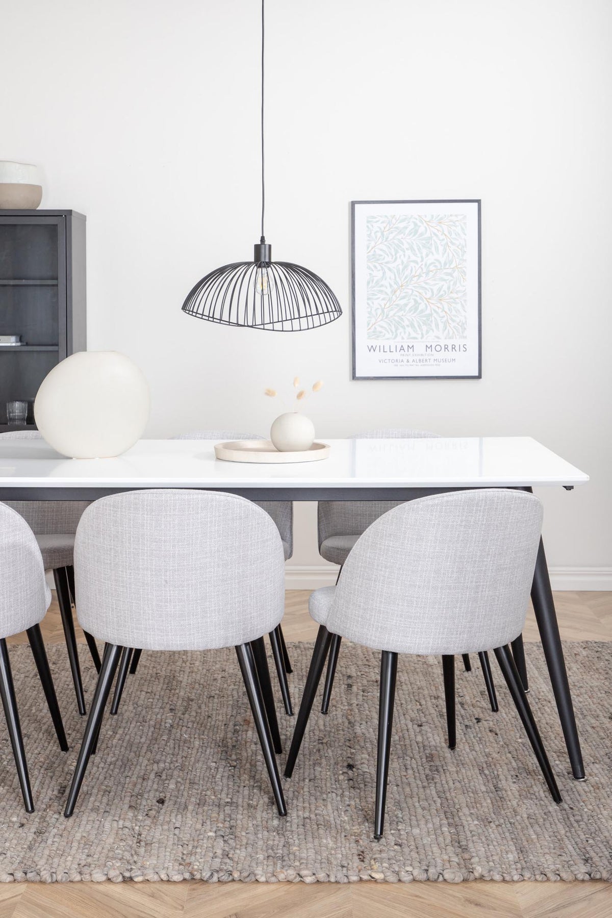 Jimmy Esszimmerset + Velvet 195cm/6St. in Schwarz / Hellgrau präsentiert im Onlineshop von KAQTU Design AG. Esszimmerset ist von Venture Home