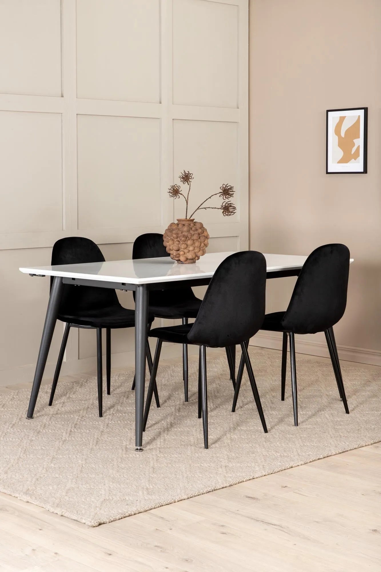 Elegantes Jimmy Esszimmerset für moderne Wohnräume von Venture Home.