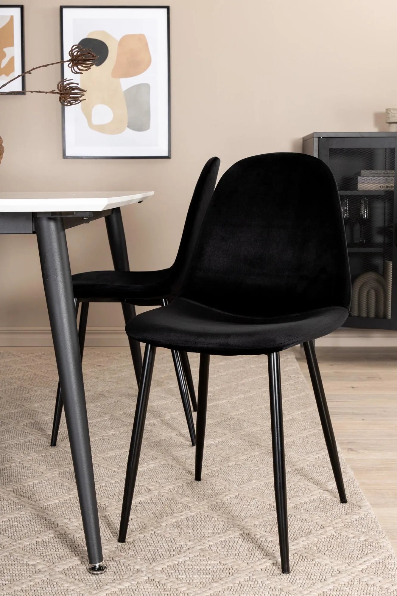 Stilvolles Jimmy Esszimmerset für zeitgemäße Esszimmer von Venture Home.