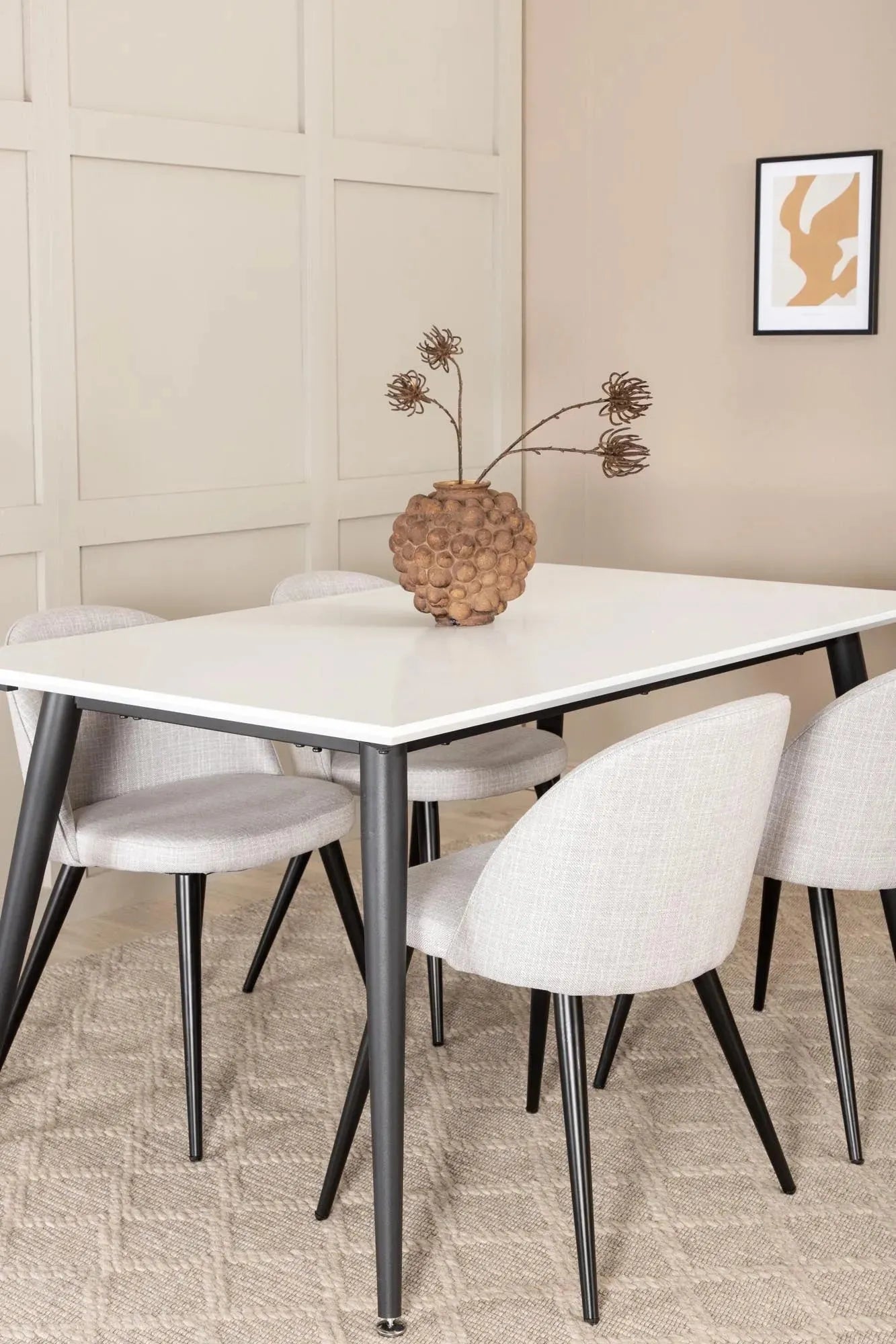 Luxuriöses Jimmy Esszimmerset mit 4 Samtstühlen, 150cm, von Venture Home.